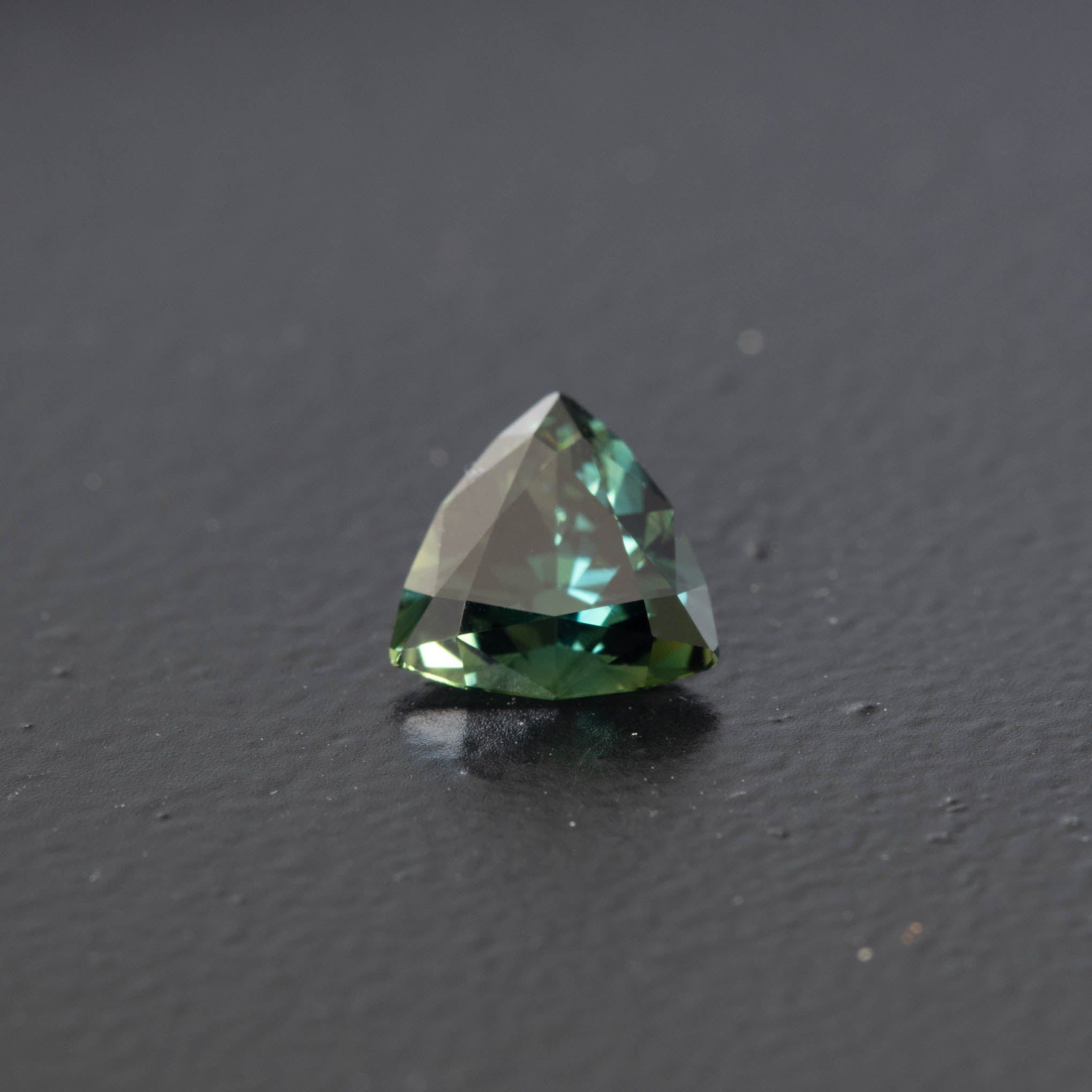 Parti Trilliant Sapphire 0.93ct [S.P.T.1798]