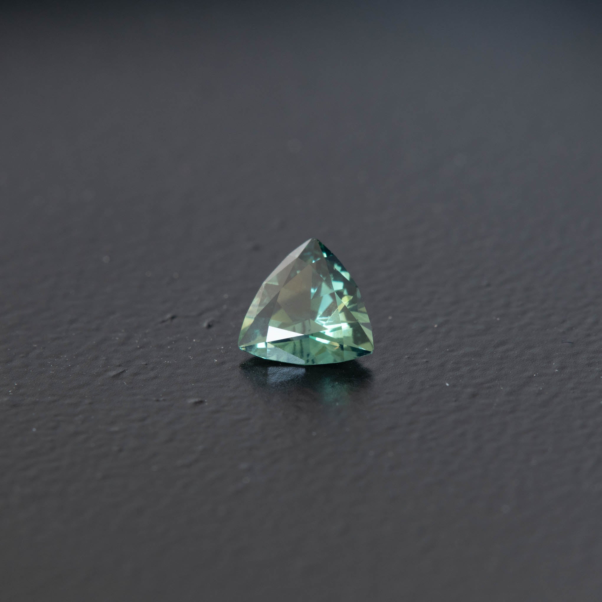 Parti Trilliant Sapphire 0.59ct [S.P.T.1800]