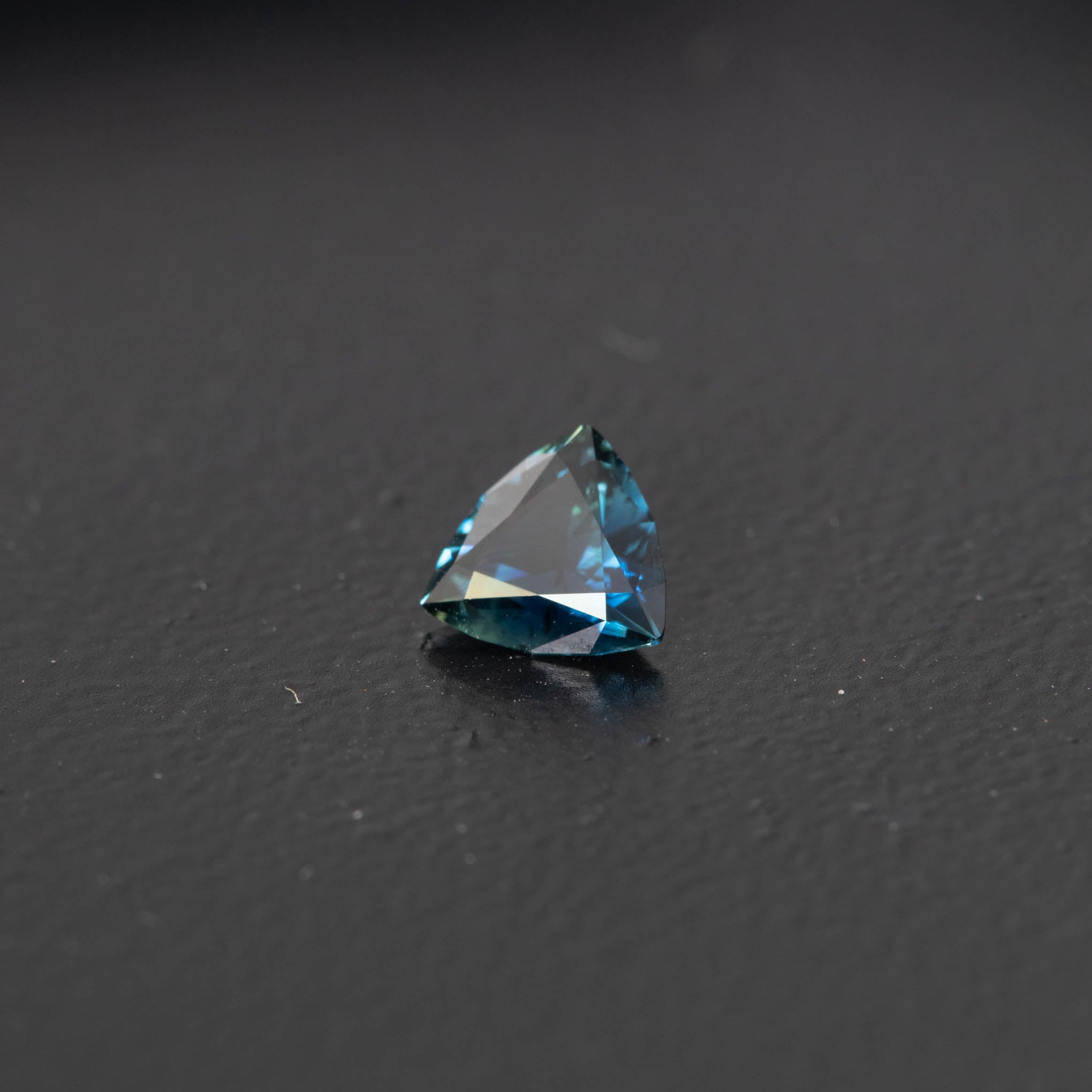 Teal Trilliant Sapphire 0.74ct [S.T.T.1801]