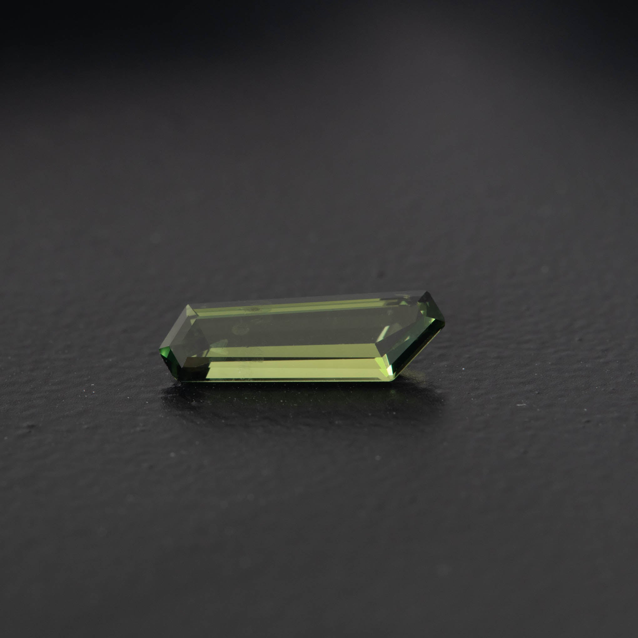 Green Free Form Sapphire 1.18ct [S.G.FF.1815]