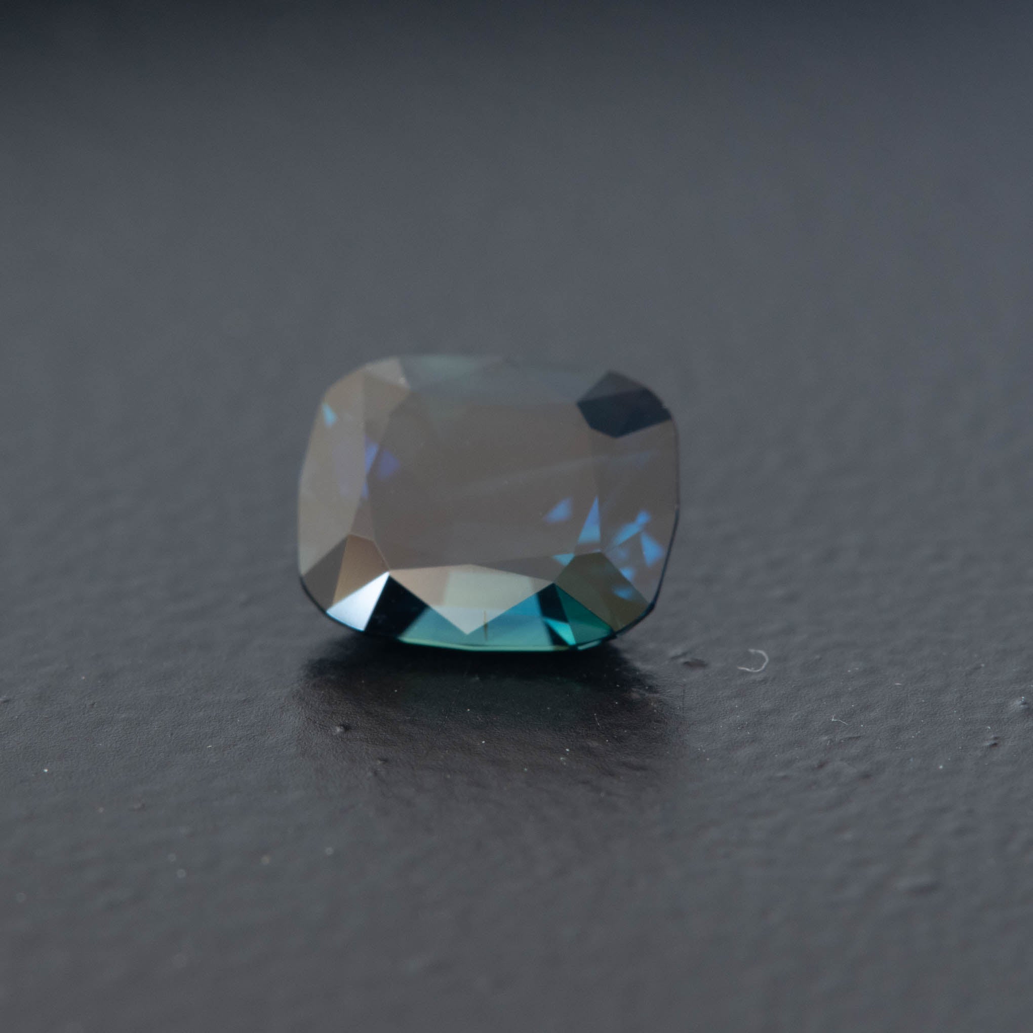 Parti Cushion Sapphire 1.66ct [S.P.C.1828]