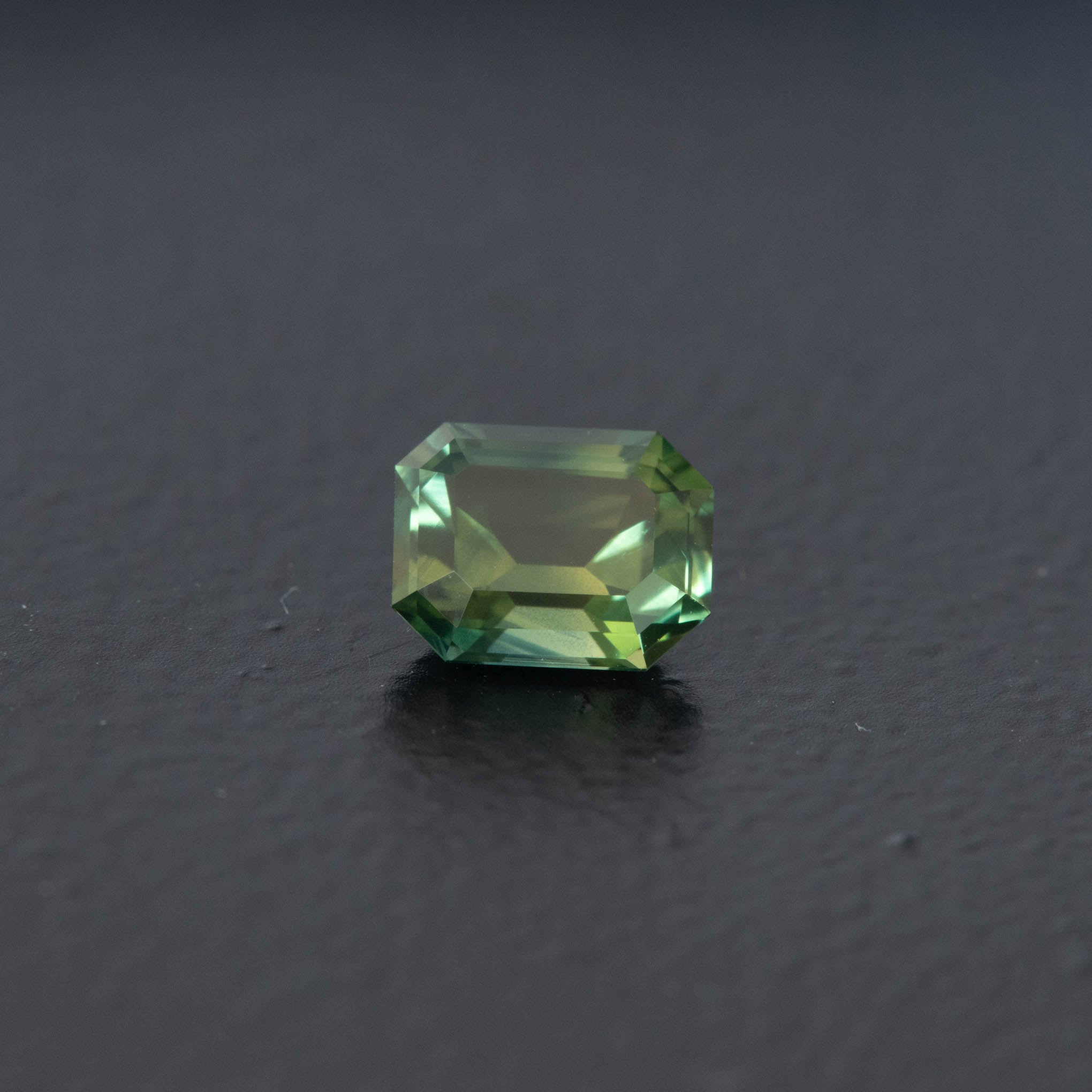 Green Emerald Sapphire 0.82ct [S.G.E.1841]