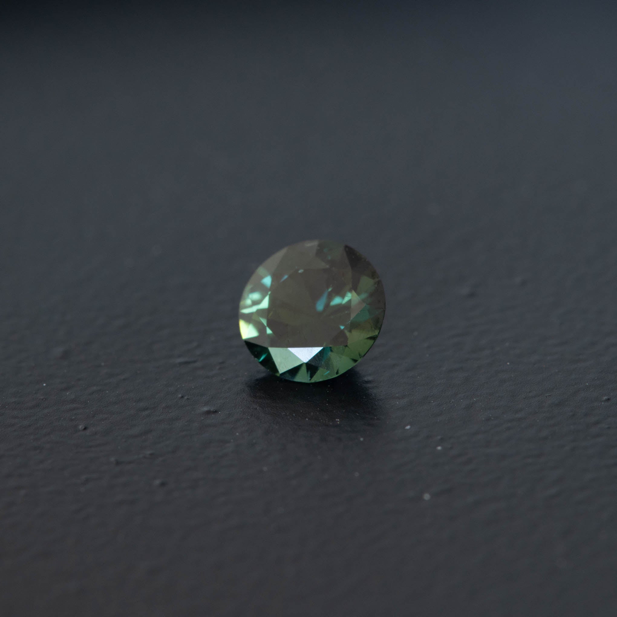 Green Brilliant Sapphire 0.85ct  [S.G.BR.1850]