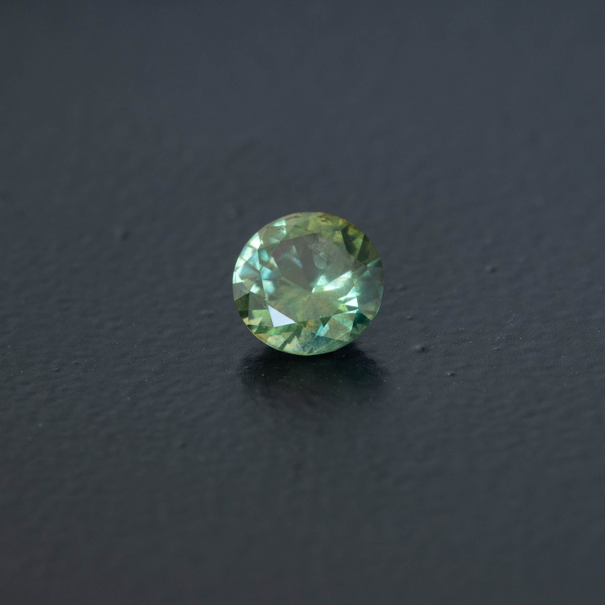 Green Brilliant Sapphire 0.64ct (S.G.BR.1897)