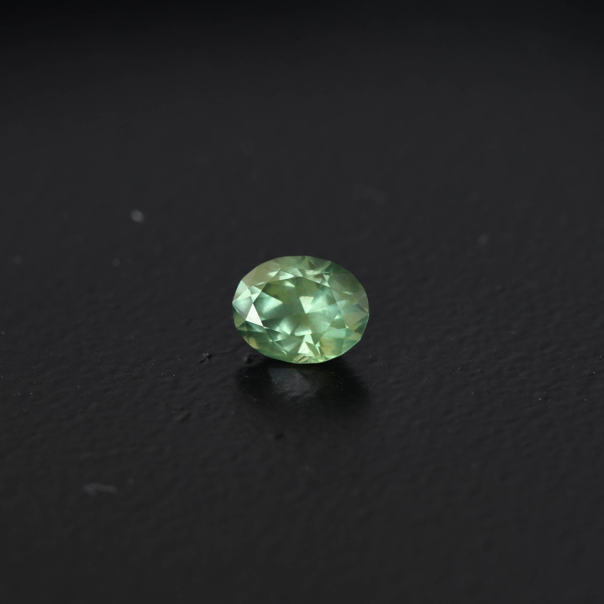 Green Oval Sapphire 0.75ct  [S.G.O.1907]