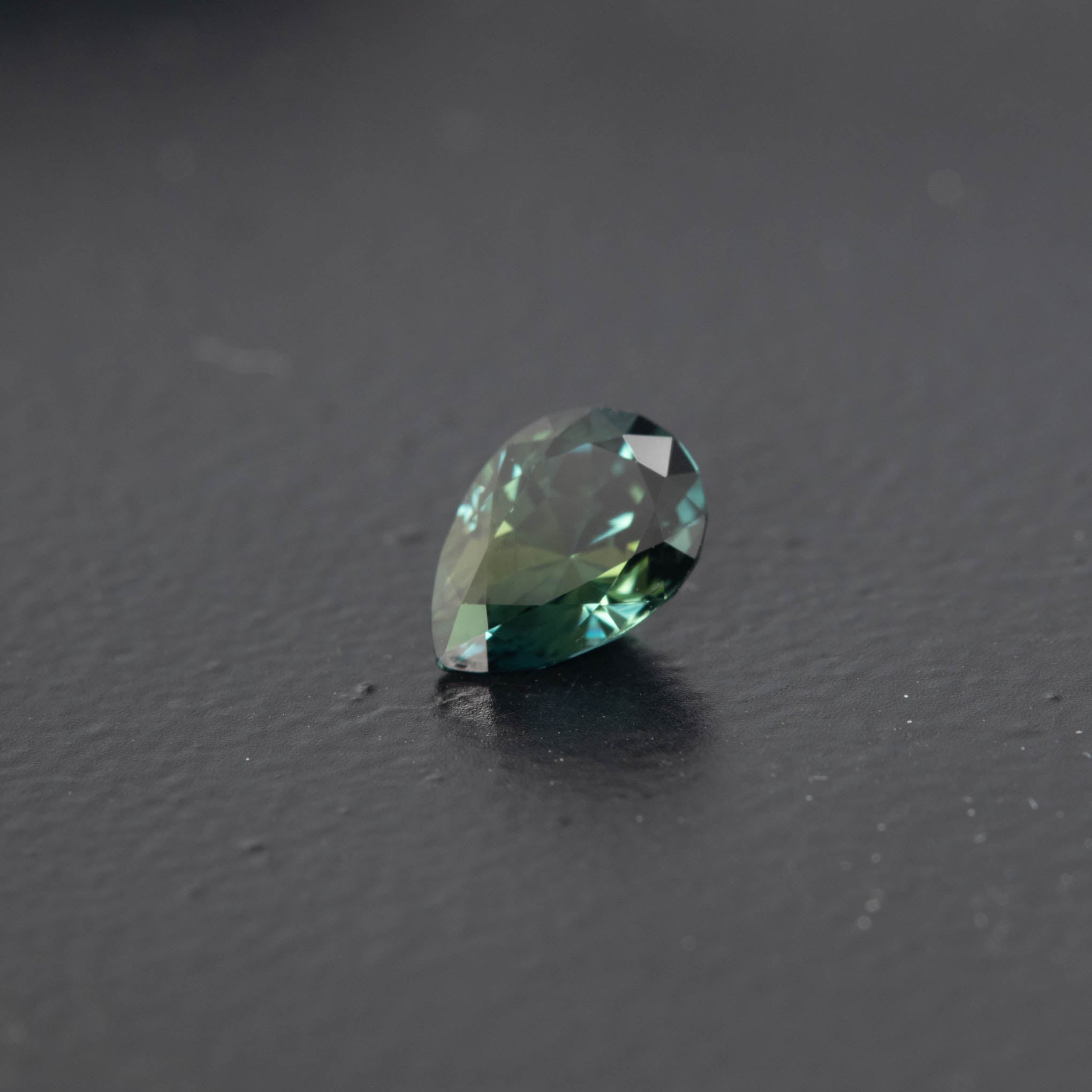 Teal Pear Sapphire 0.85ct  [S.T.PE.1917]