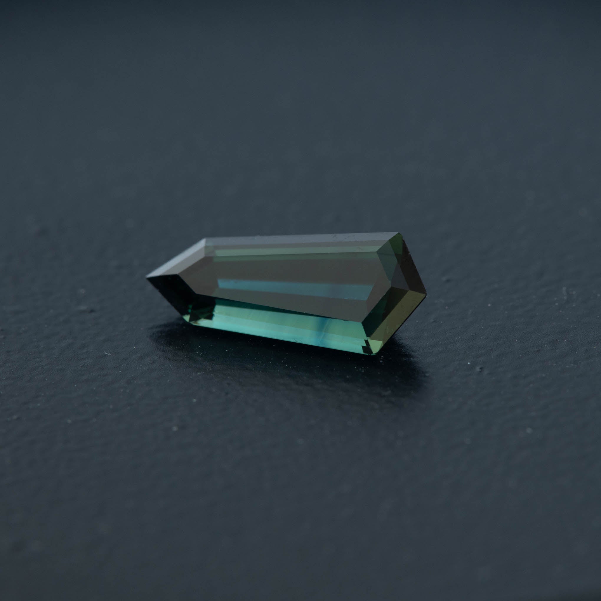 Green Kite Sapphire 2.2ct  [S.G.K.1923]