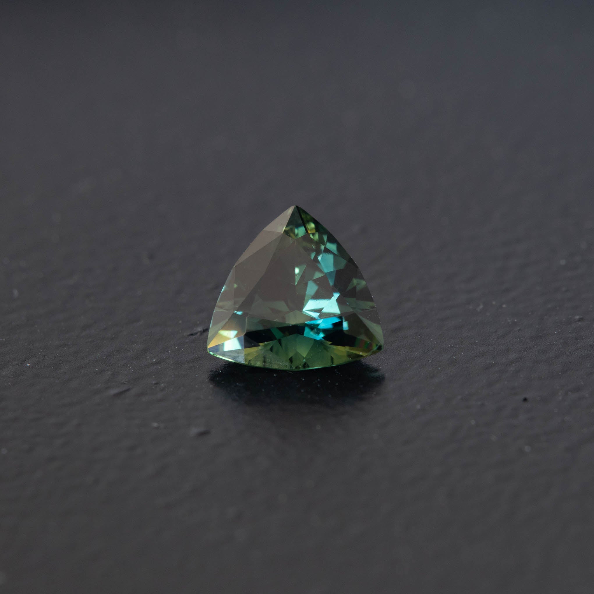 Parti Trilliant Sapphire 0.85ct  [S.P.T.1926]