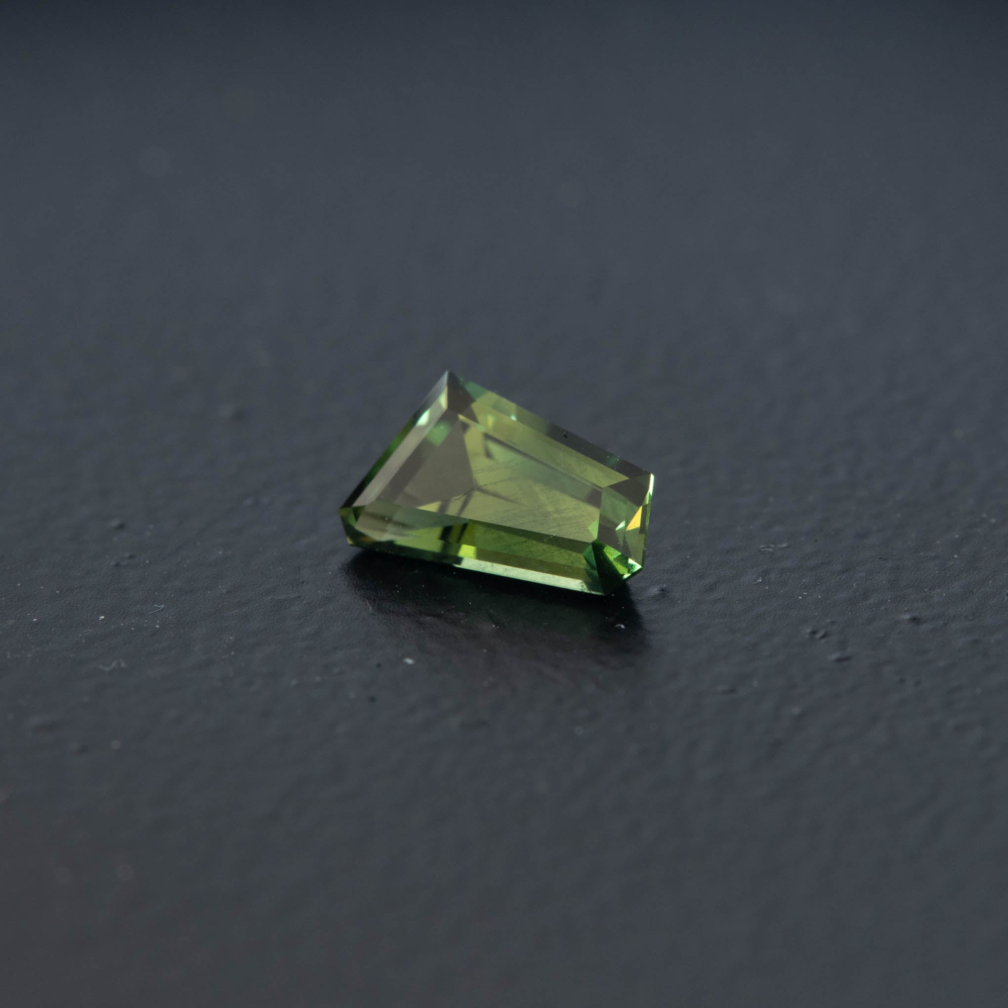 Green Free Form Sapphire 0.89ct  [S.G.FF.1950]