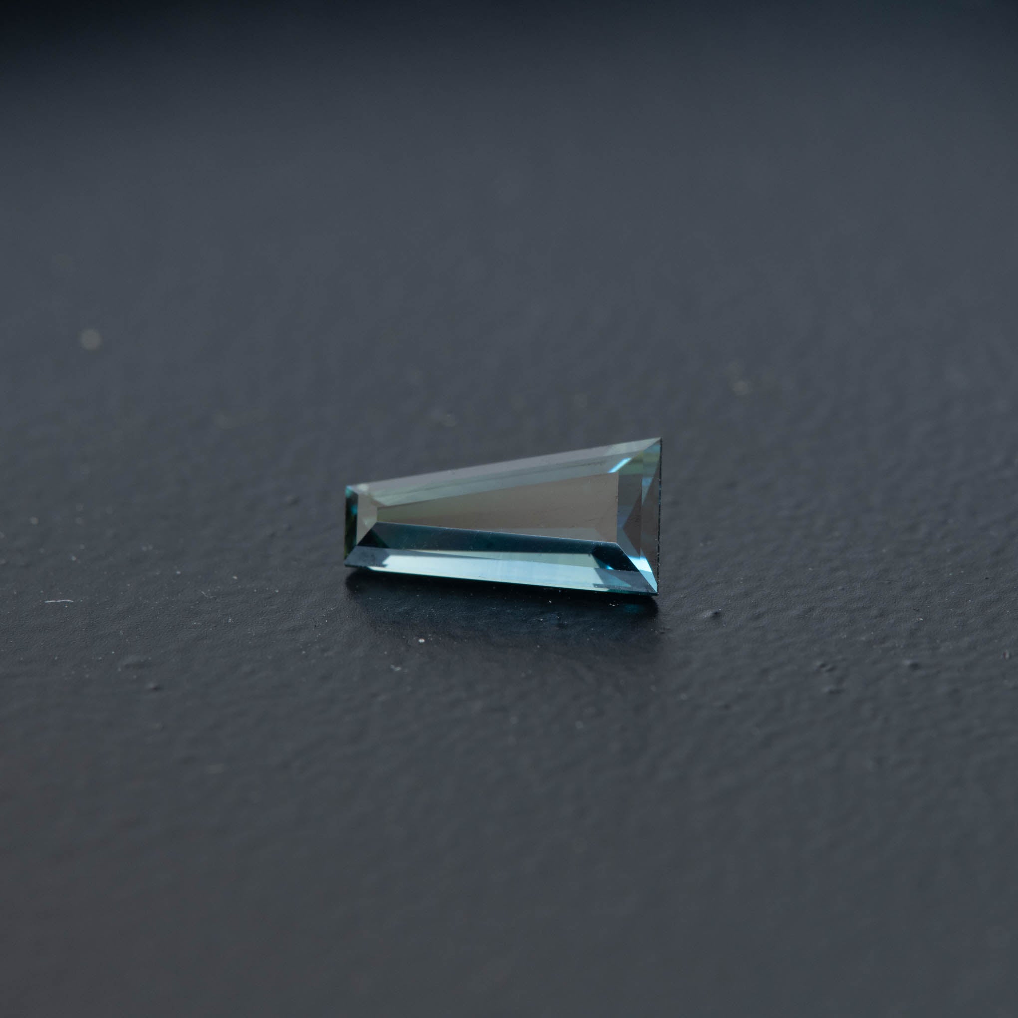 Blue Tapered Baguette Sapphire 0.95ct  [S.B.TB.1955]