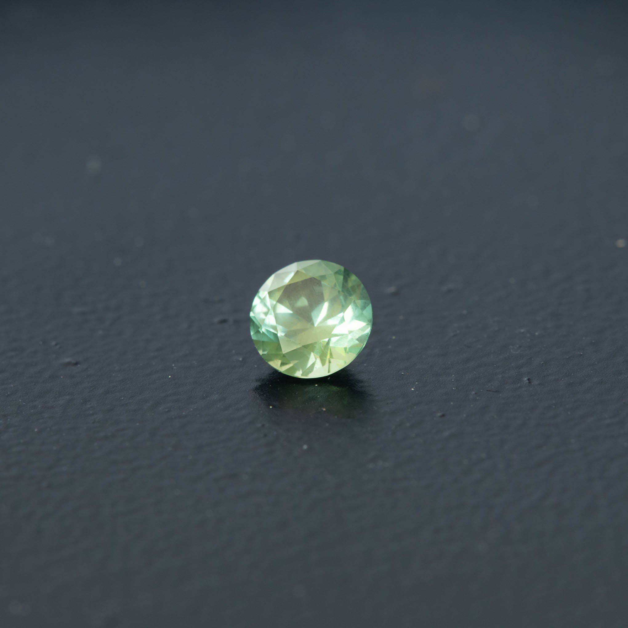 Green Brilliant Sapphire 0.63ct  [S.G.BR.1959]