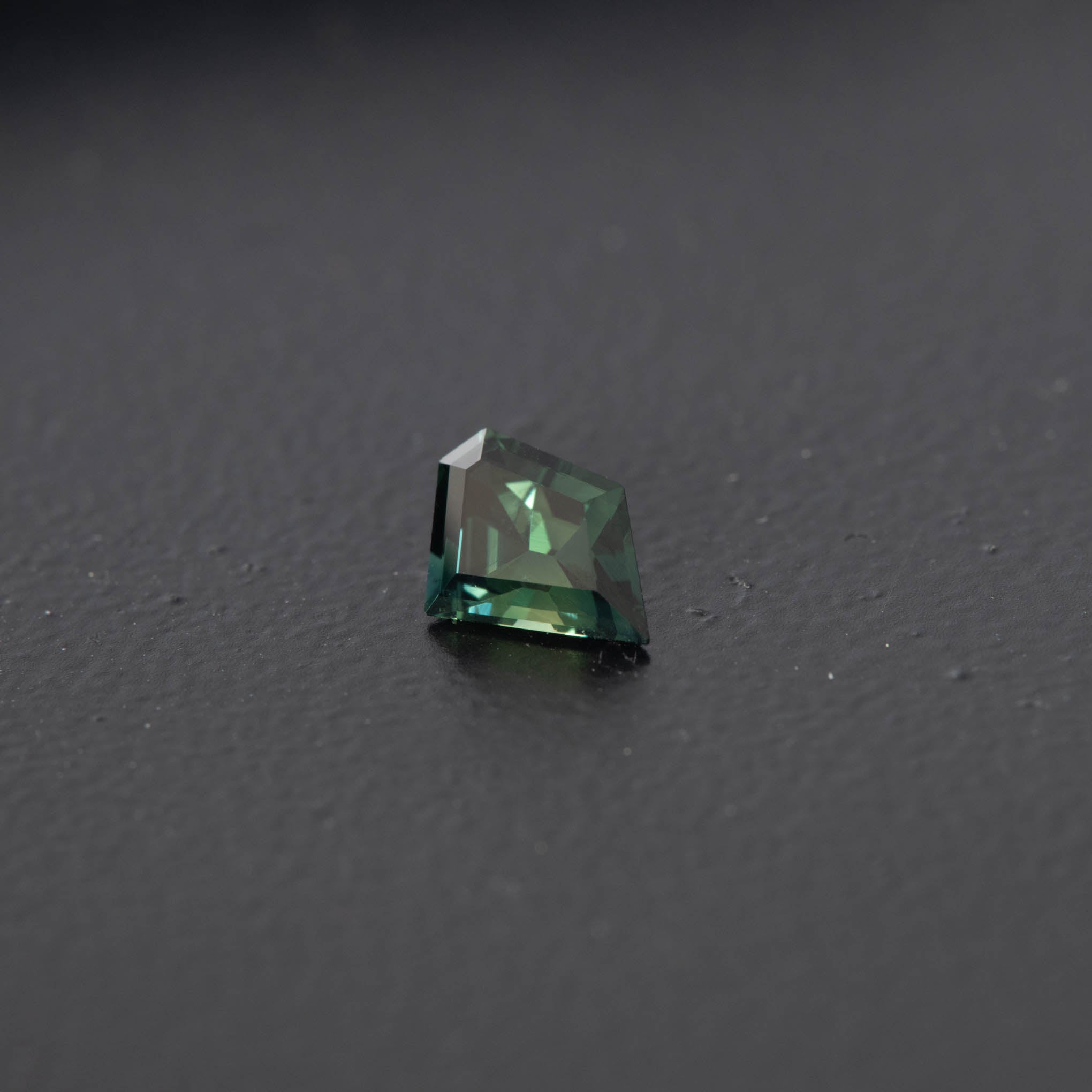 Green Free Form Sapphire 0.66ct  [S.G.FF.1965]