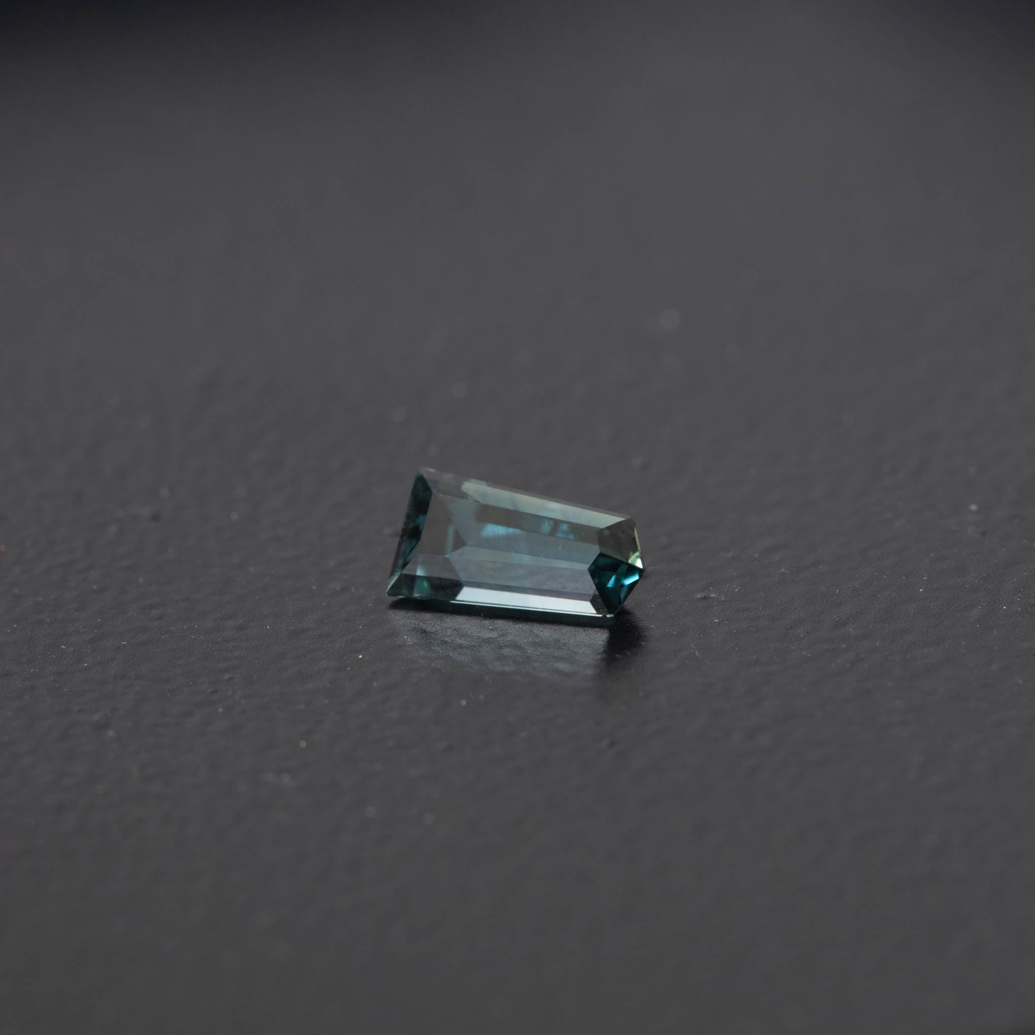 Teal Free Form Sapphire 0.69ct  [S.T.FF.1966]