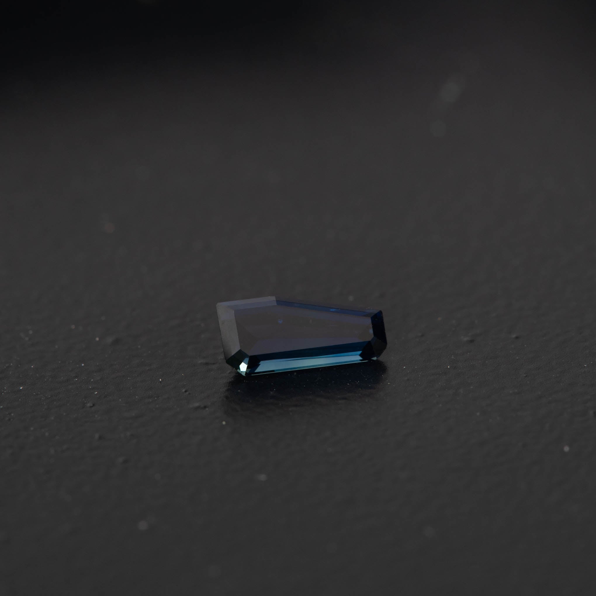 Blue Free Form Sapphire 0.76ct  [S.B.FF.1974]