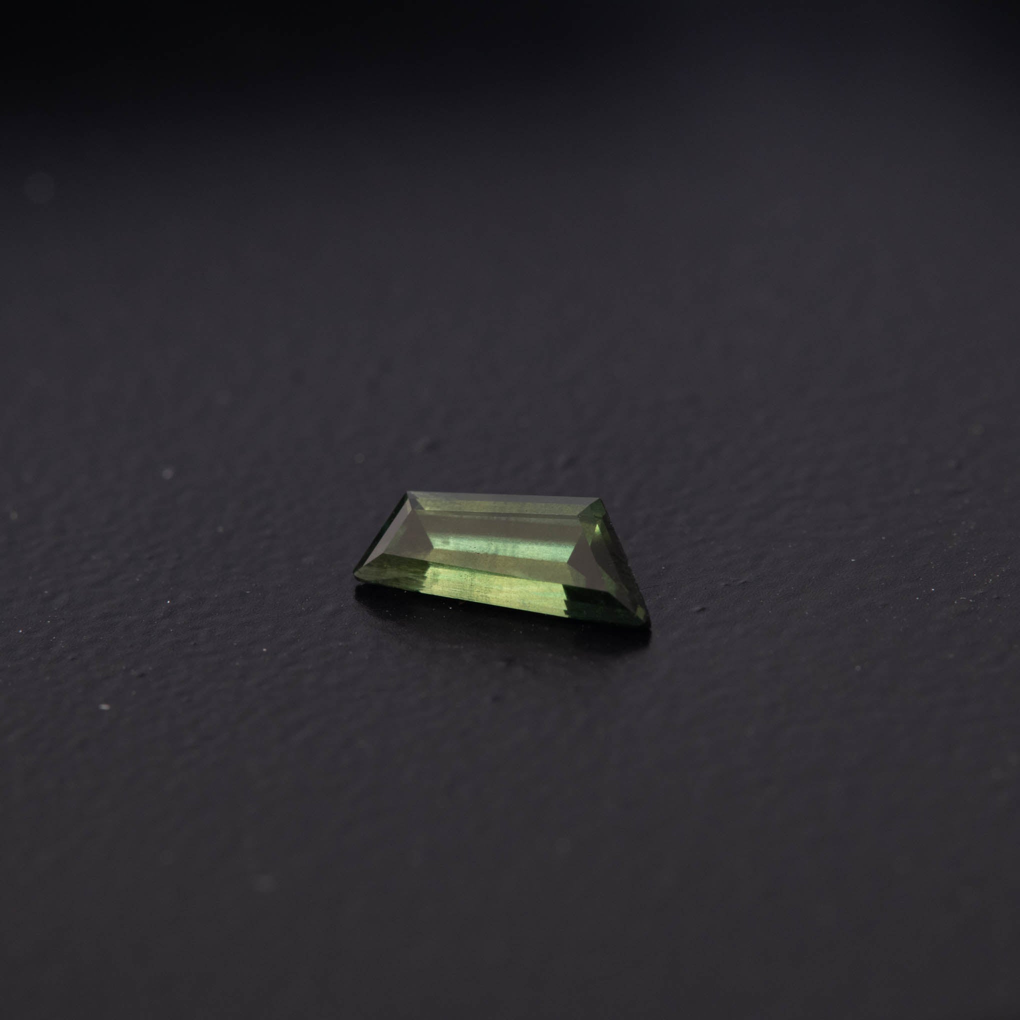 Green Free Form Sapphire 0.71ct  [S.G.FF.1976]