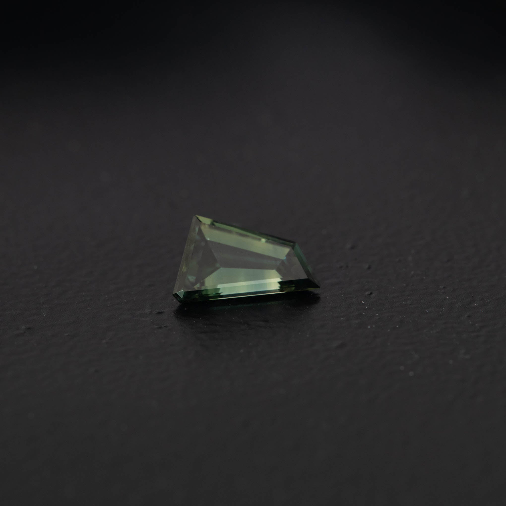 Green Free Form Sapphire 0.71ct  [S.G.FF.1977]