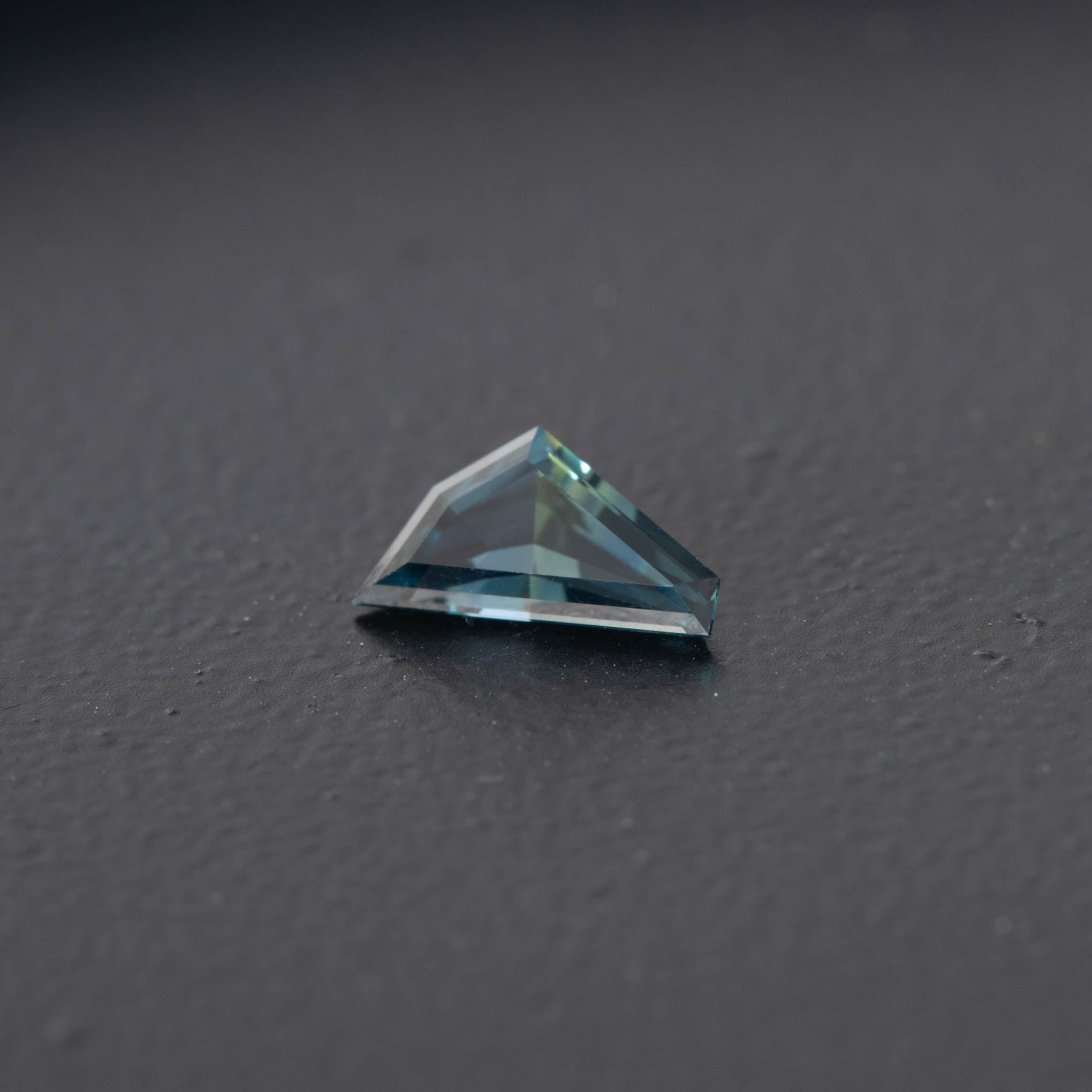 Teal Free Form Sapphire 0.61ct  [S.T.FF.1992]