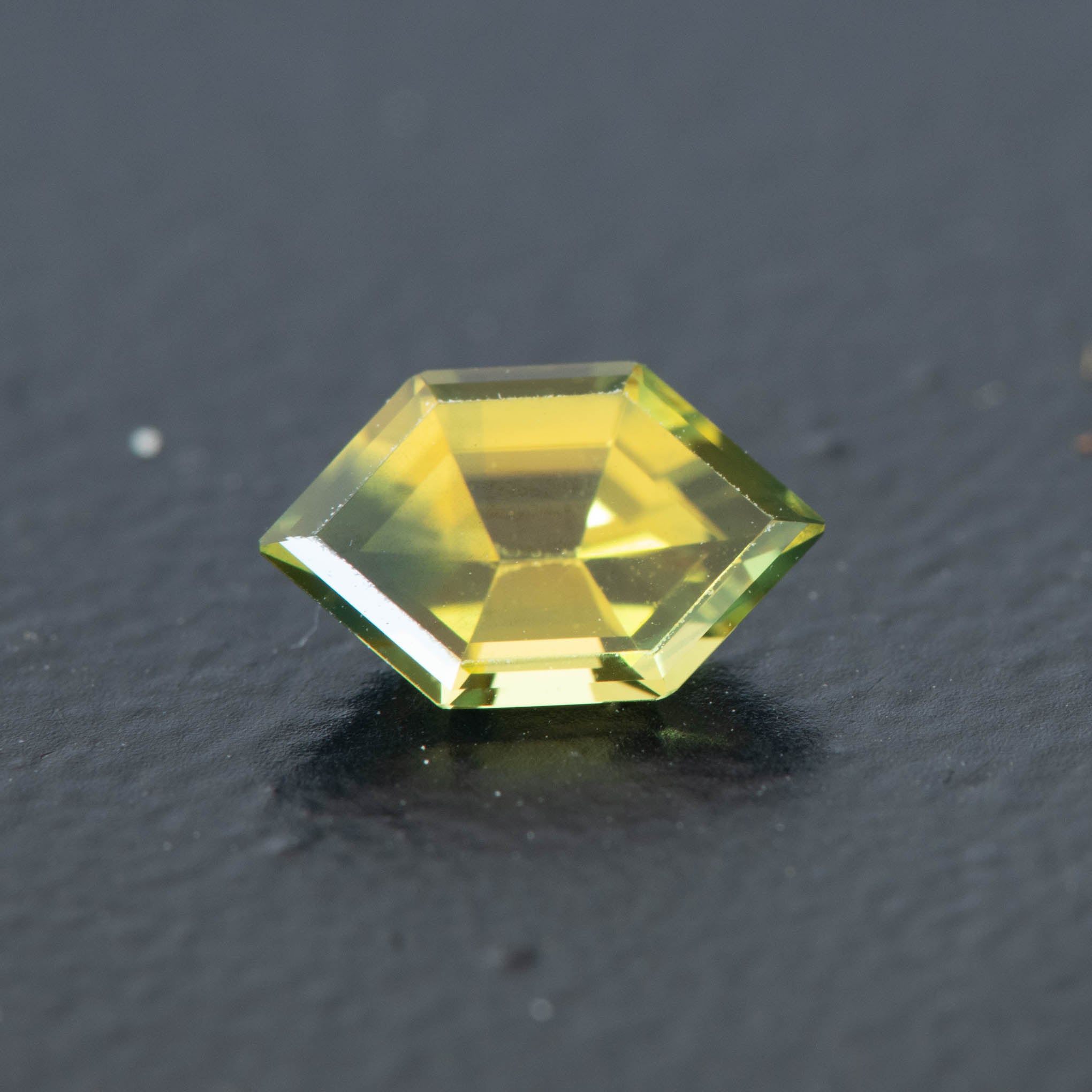 Parti Hexagon Sapphire 0.76ct  [S.P.H.2004]