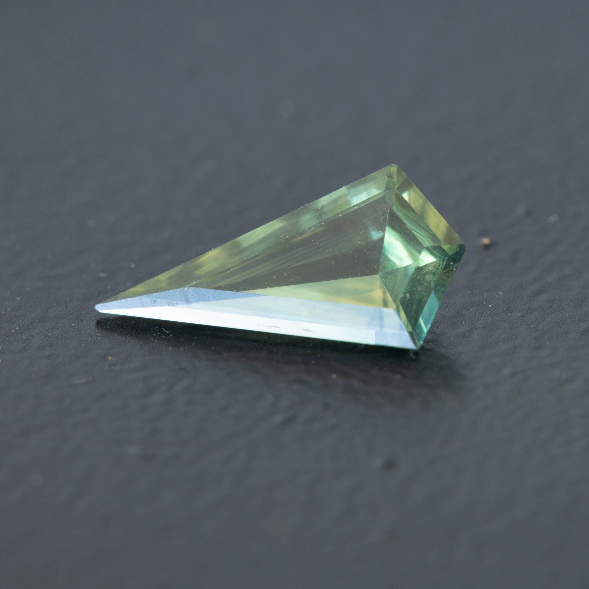 Green Kite Sapphire 1.05ct  [S.G.K.2005]