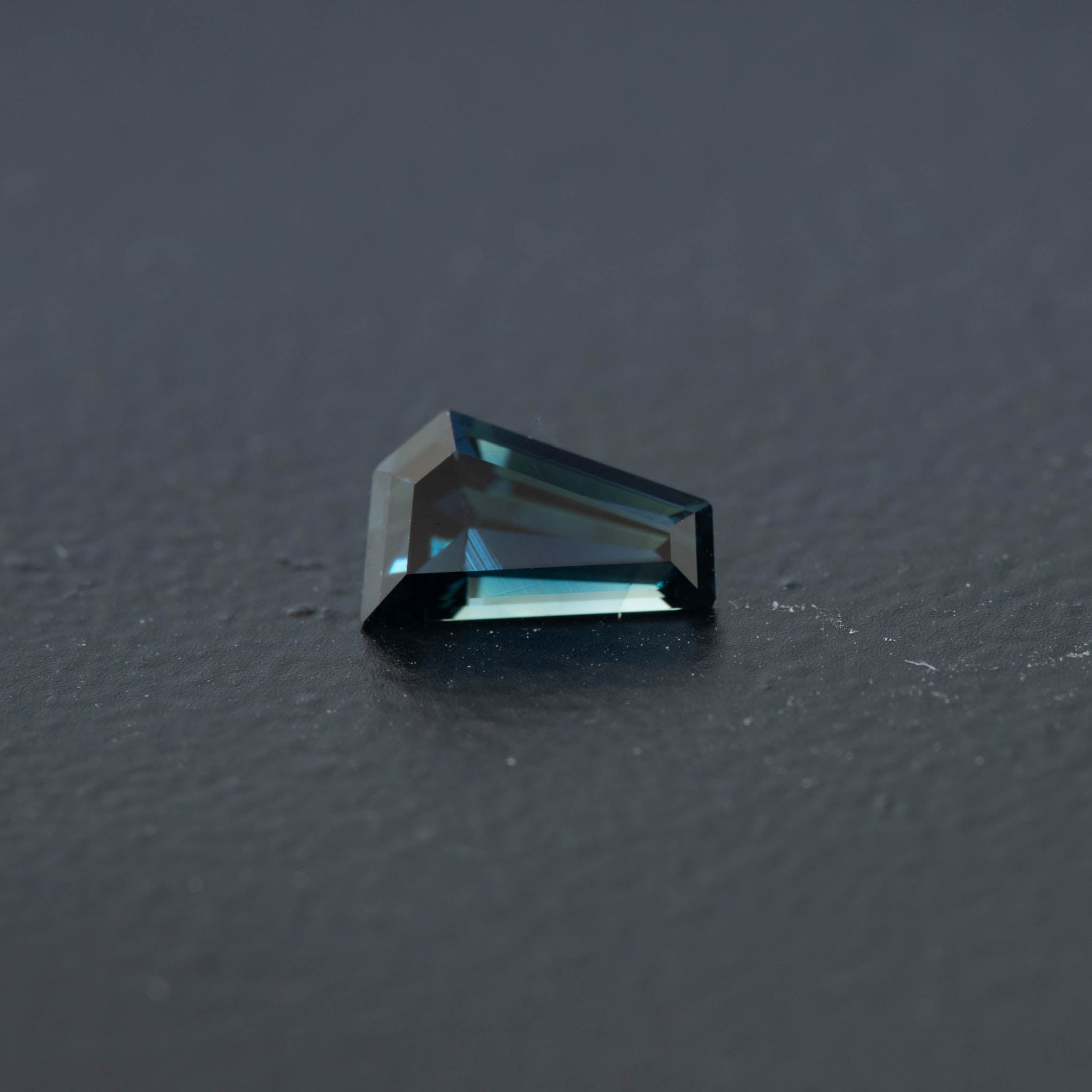 Blue Free Form Sapphire 0.63ct  [S.B.FF.2015]