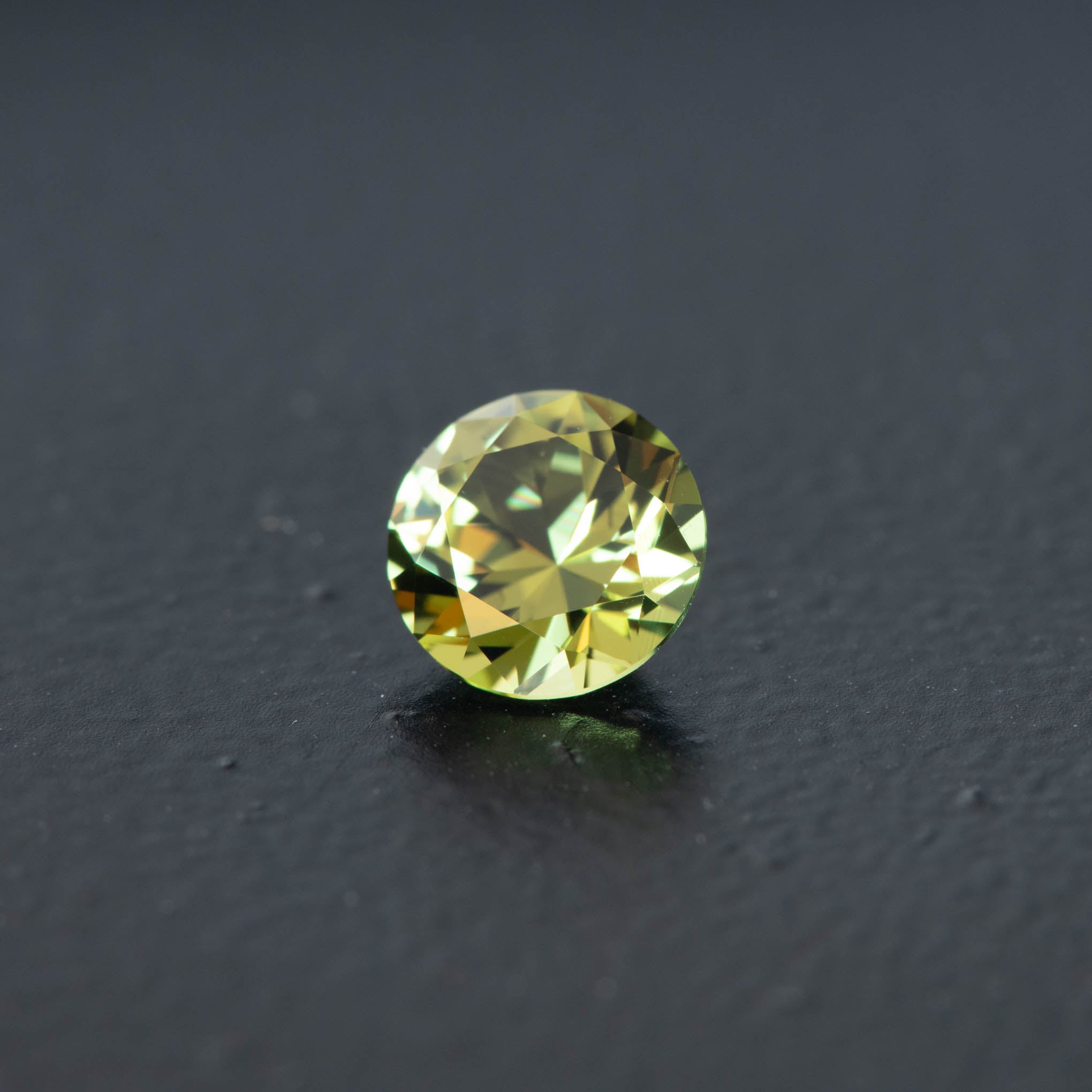 Green Brilliant Sapphire 0.93ct  [S.G.BR.2021]