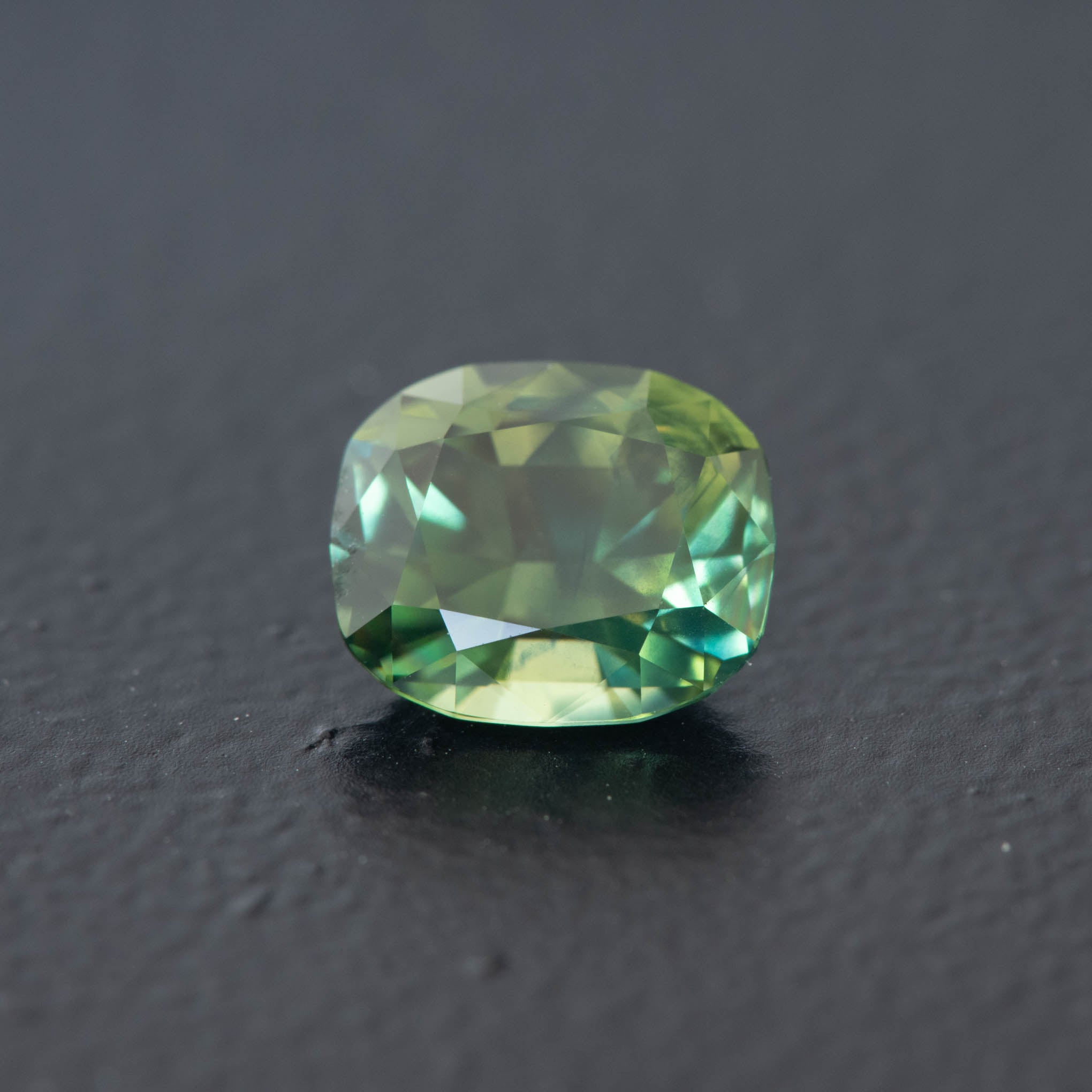 Green Cushion Sapphire 1.61ct  [S.G.C.2124]