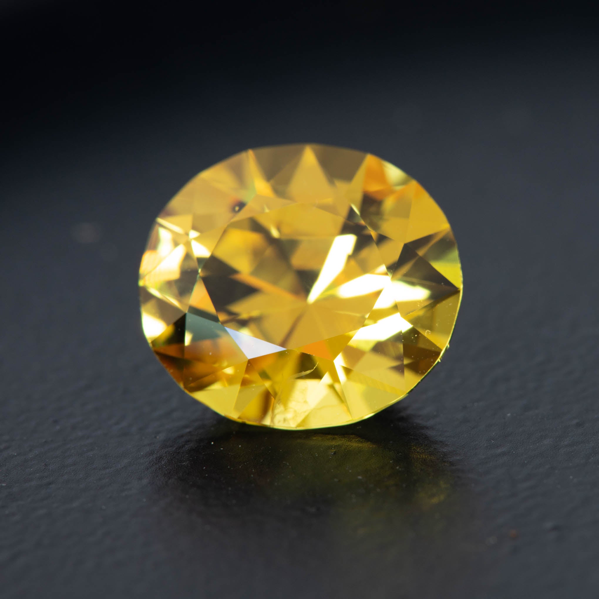 Yellow Oval Sapphire 7.72ct  [S.Y.O.2026]