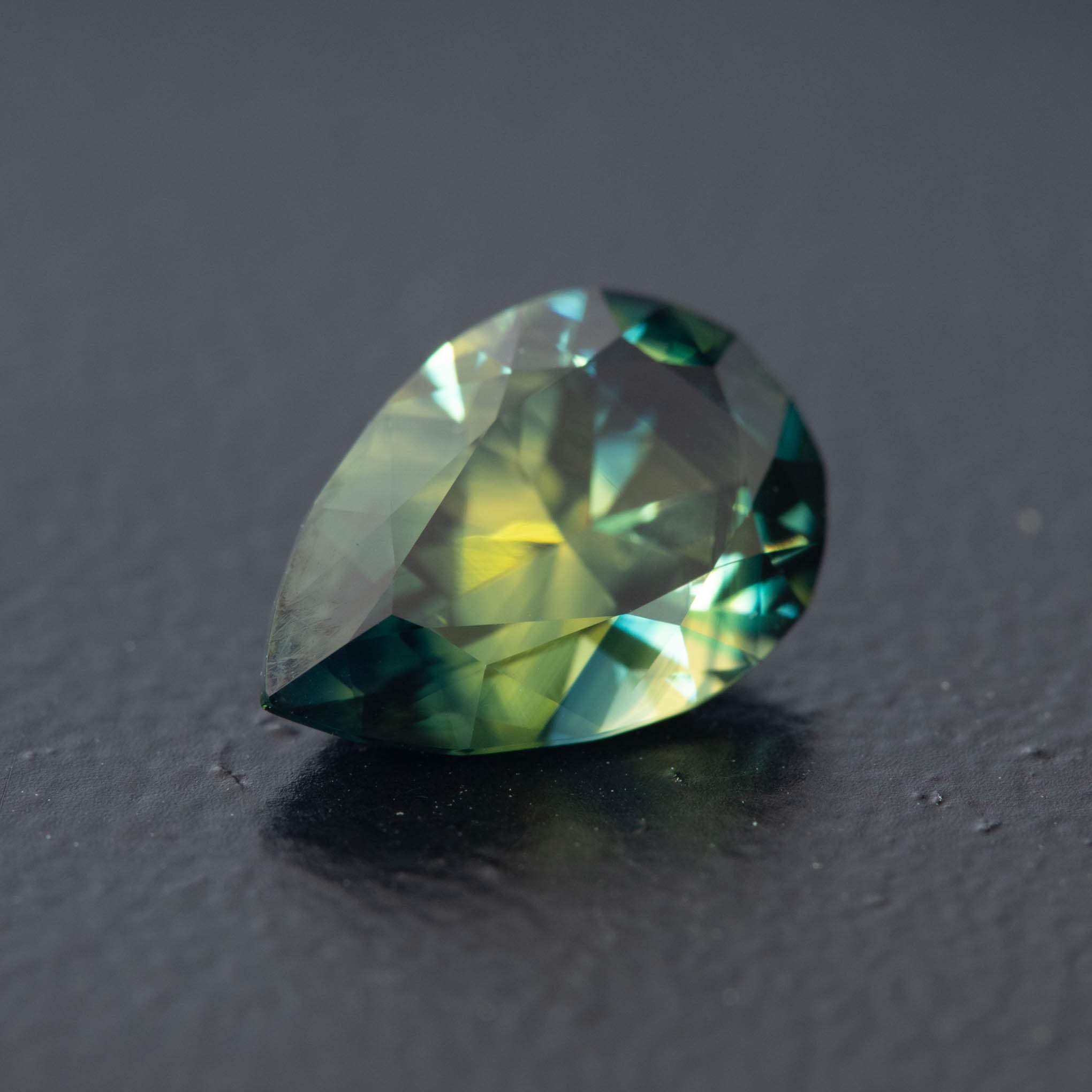 Parti Pear Sapphire 3.03ct  [S.P.PE.2129]