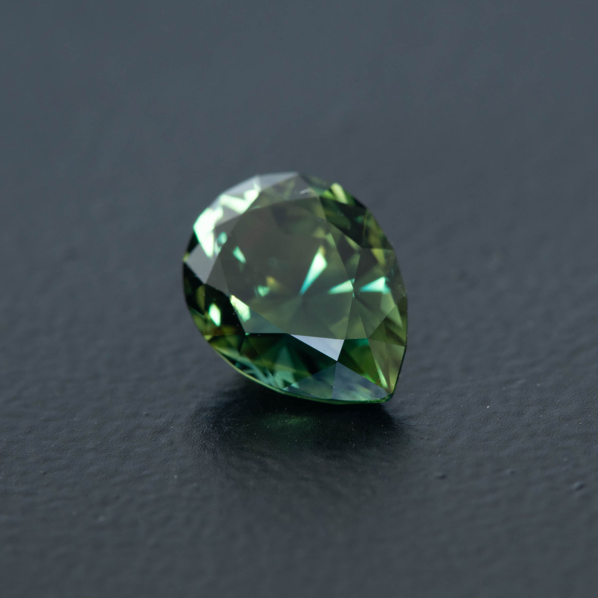 Parti Pear Sapphire 1.92ct  [S.P.PE.2043]