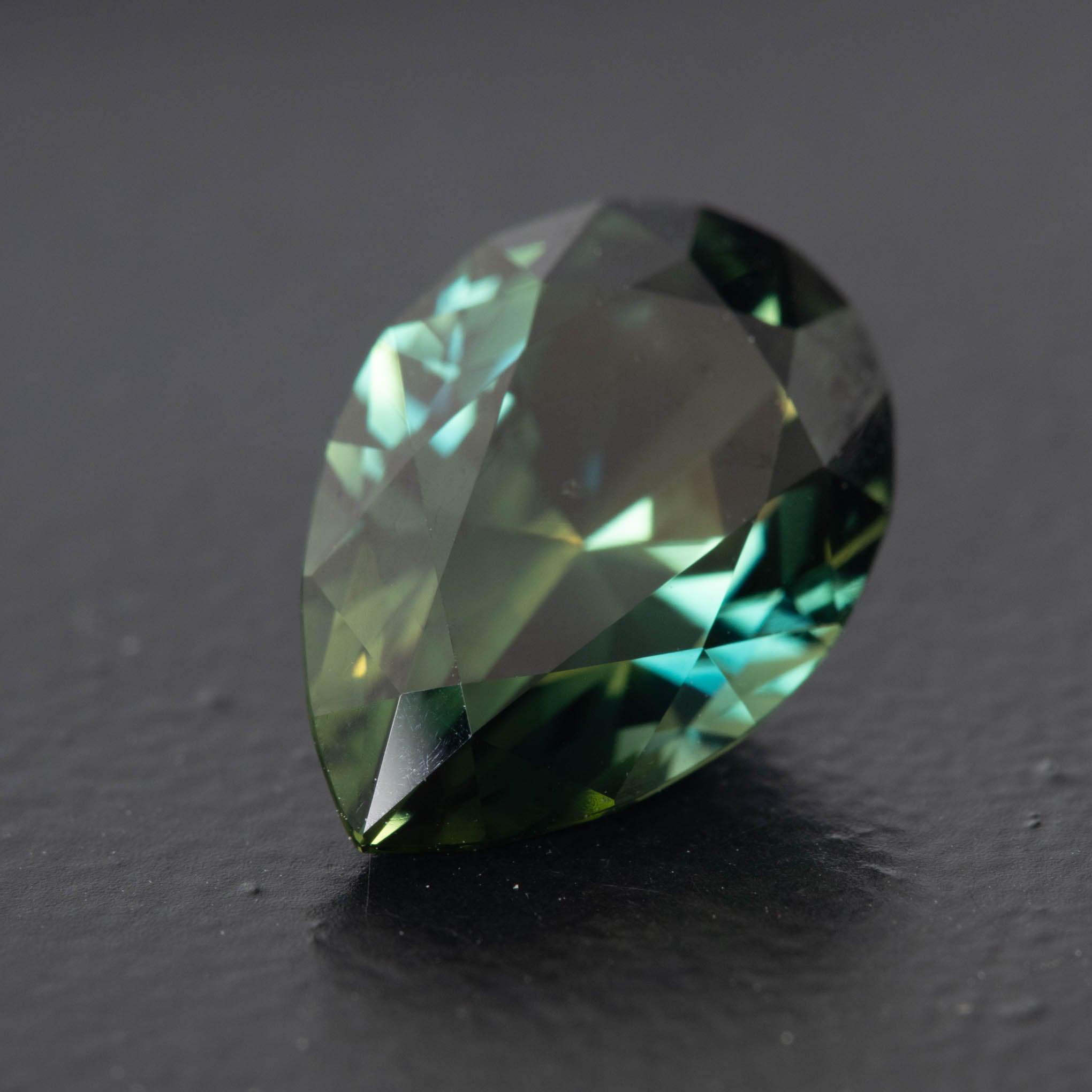 Parti Pear Sapphire 5.31ct  [S.P.PE.2050]