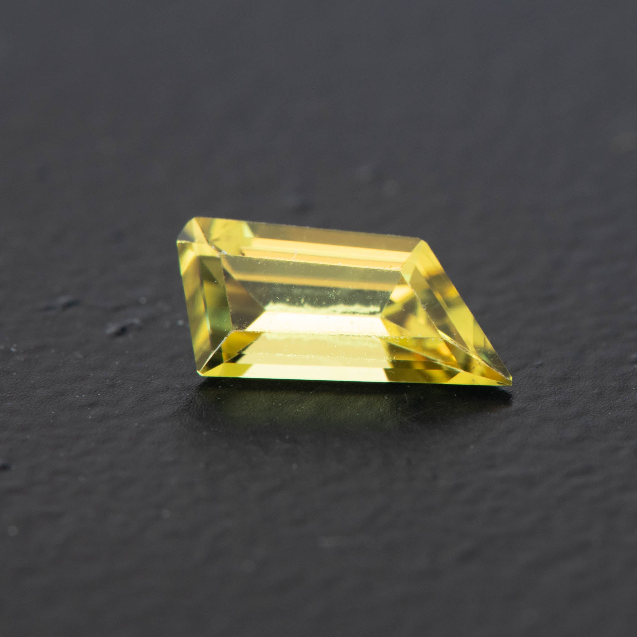 Yellow Free From Sapphire 0.62ct  (S.Y.FF.2074)