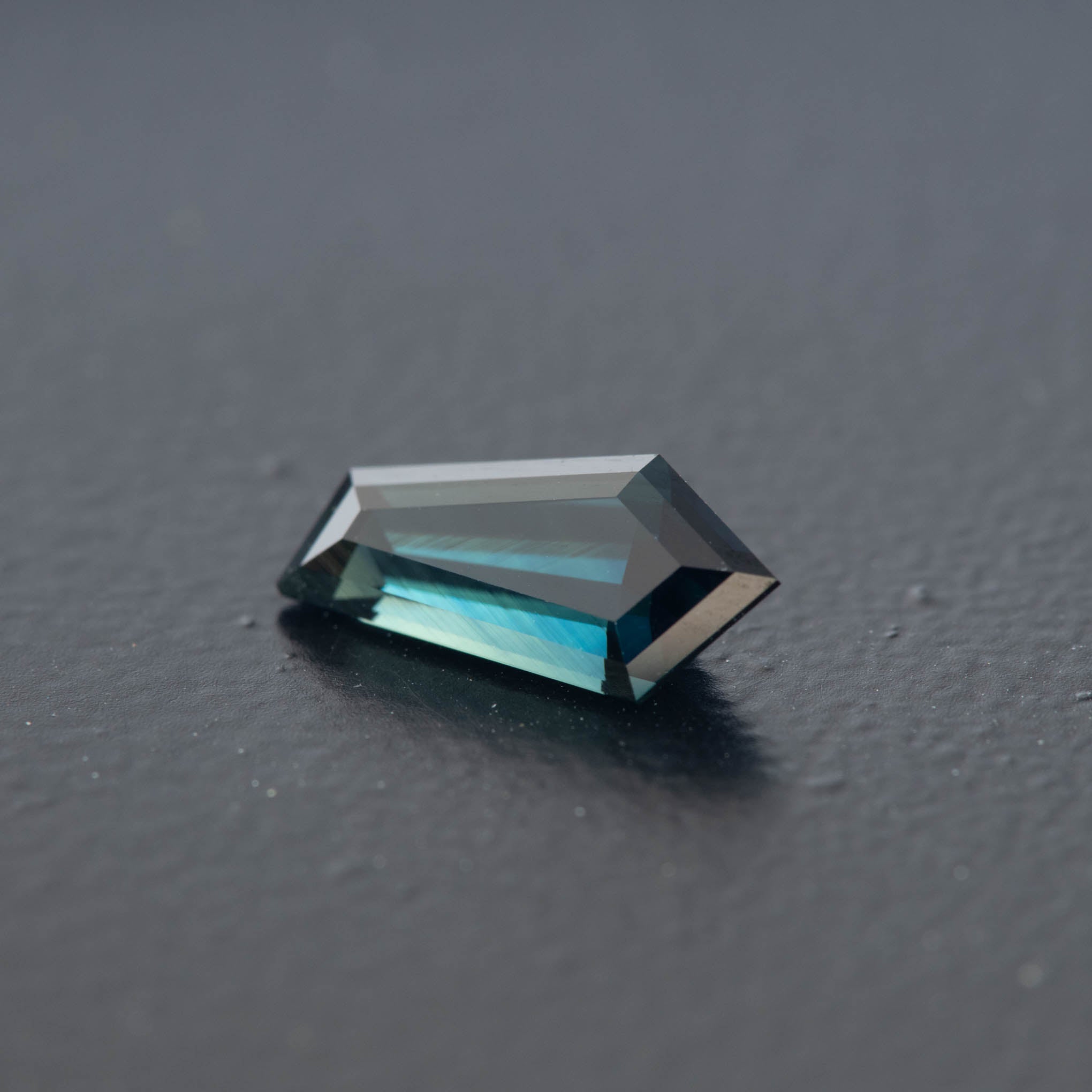 Teal Free Form Sapphire 1.36ct  [S.T.FF.2089]