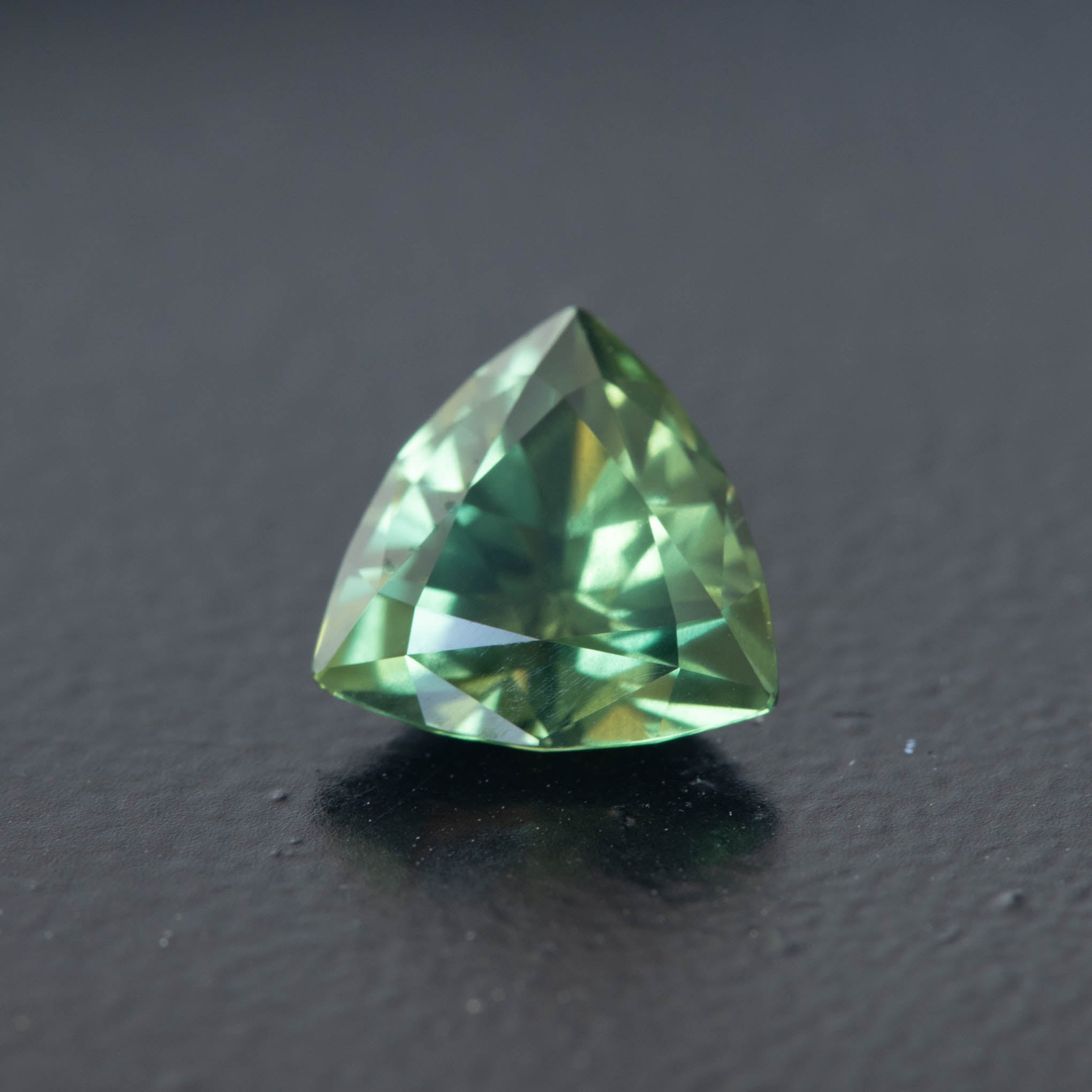 Green Trilliant Sapphire 2.34ct  [S.G.T.2093]