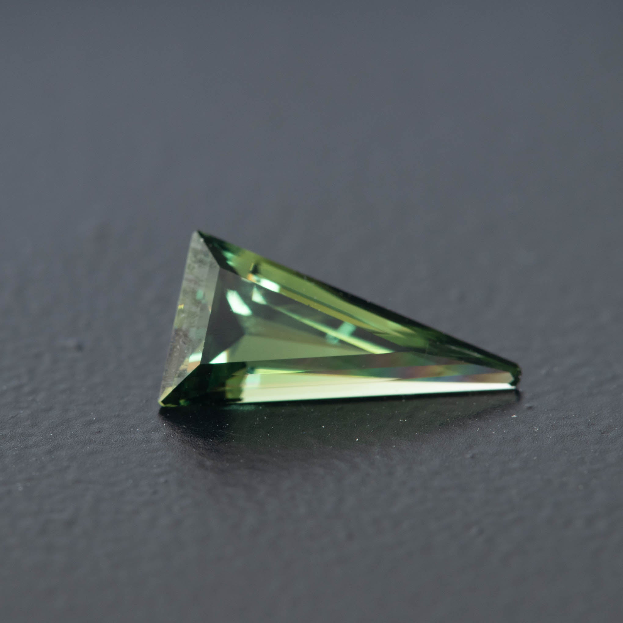 Green Tapered Baguette Sapphire 1.54ct  [S.G.TB.2099]