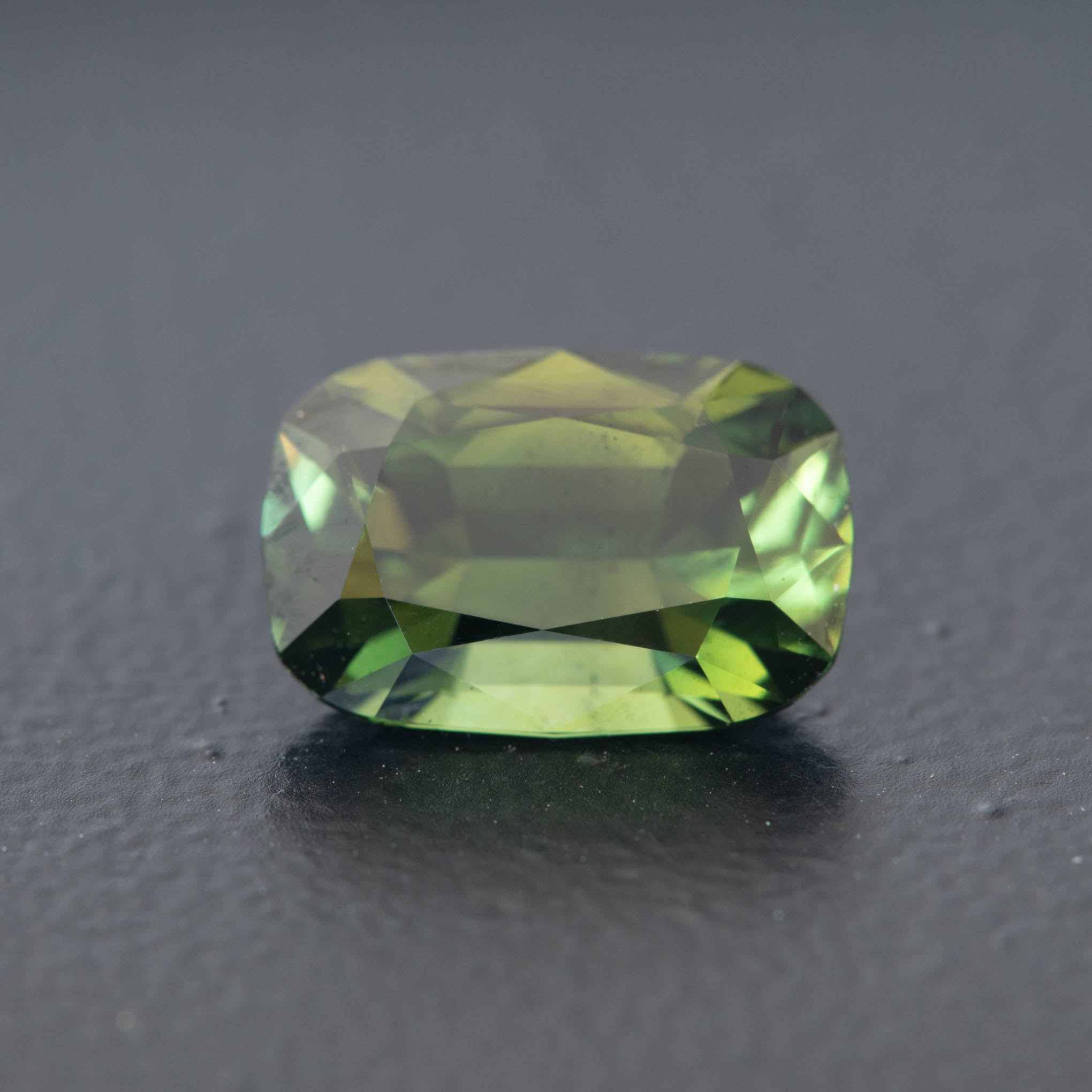 Green Cushion Sapphire 3.26ct  [S.G.C.2103]