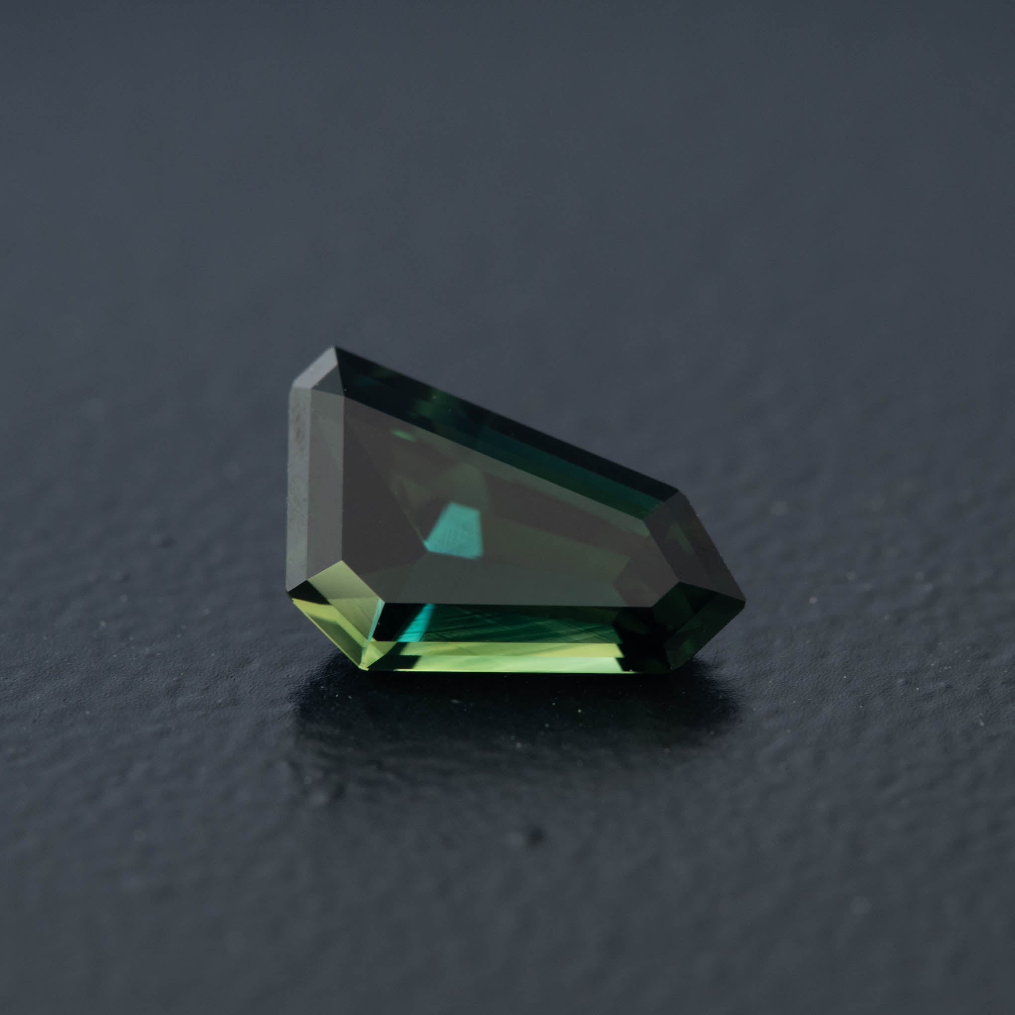 Teal Free Form Sapphire 1.73ct  [S.T.FF.2115]