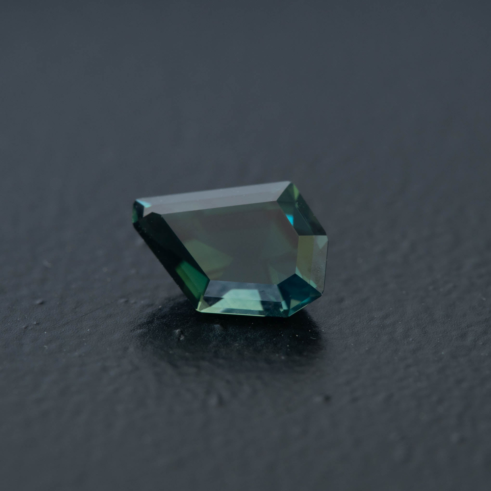 Teal Free Form Sapphire 1.32ct  [S.T.FF.2116]