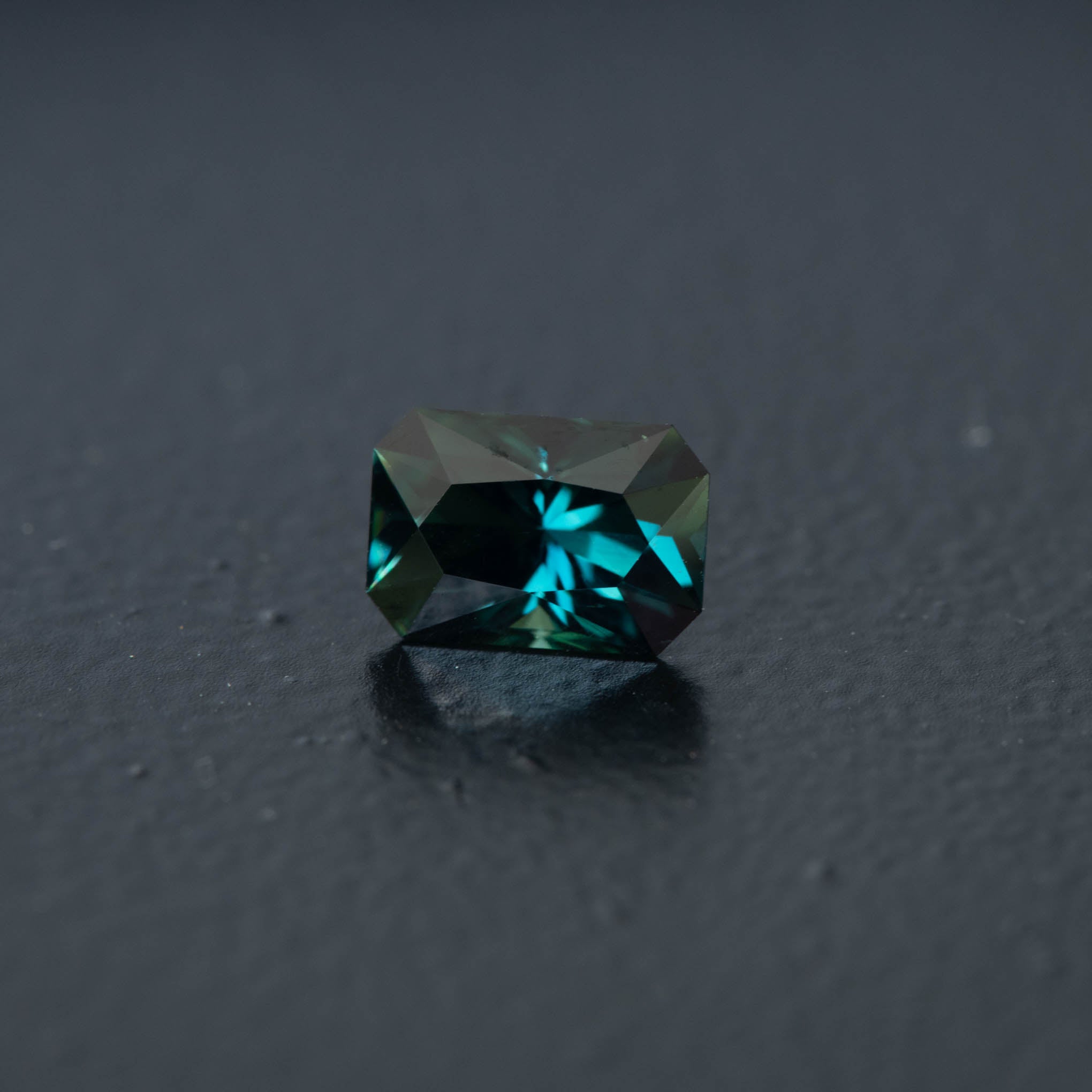 Teal Radiant Sapphire 0.98ct  [S.T.RD.2117]