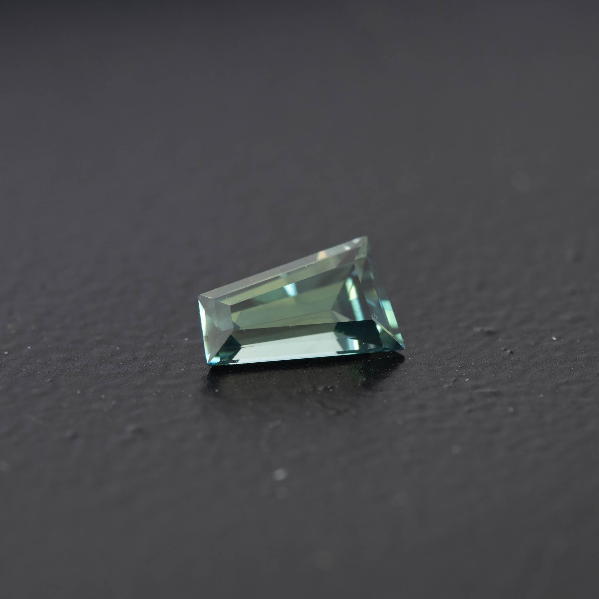 Teal Free Form Sapphire 0.64ct  [S.T.FF.2141]