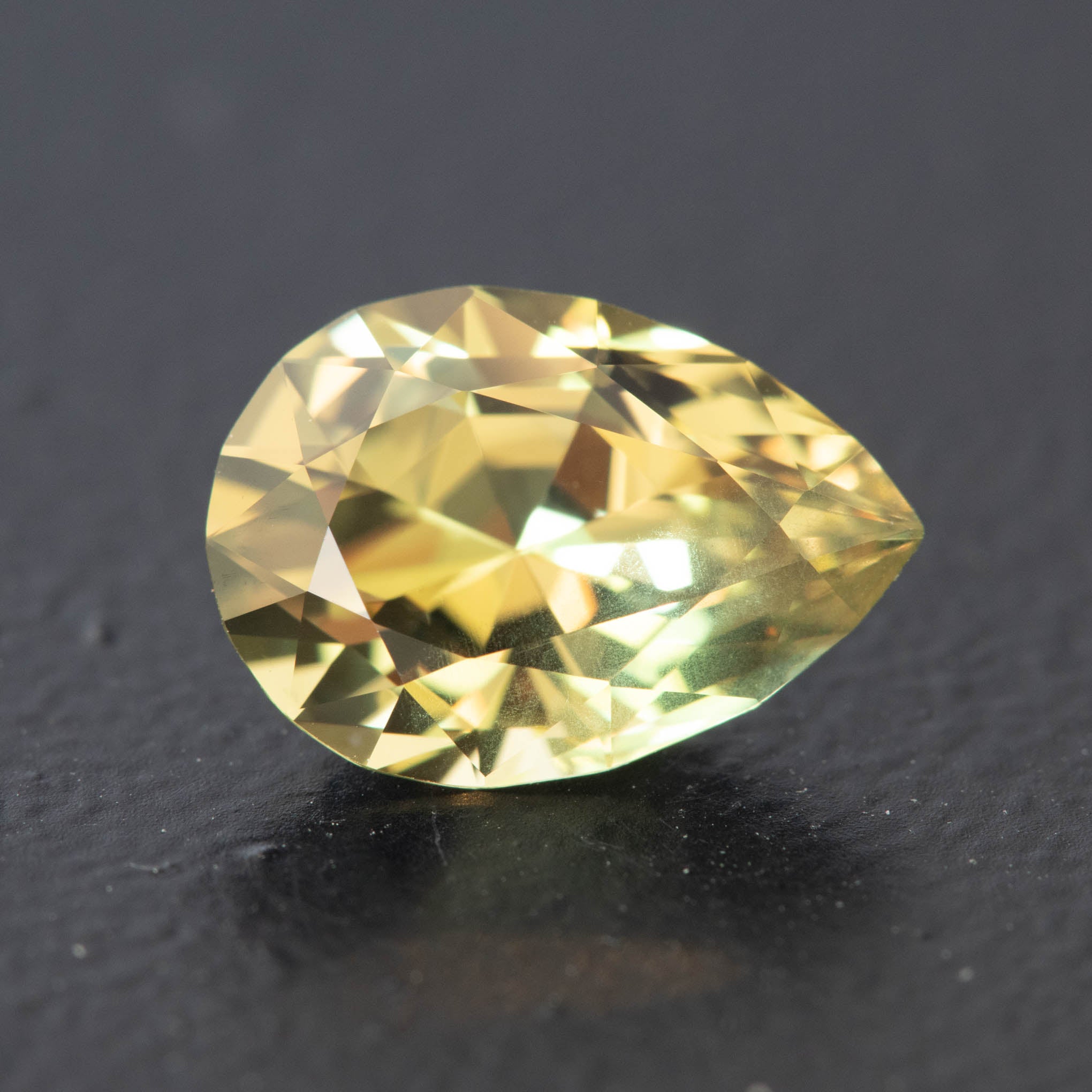 Peach Pear Sapphire 3.16ct  [S.PC.PE.2164]