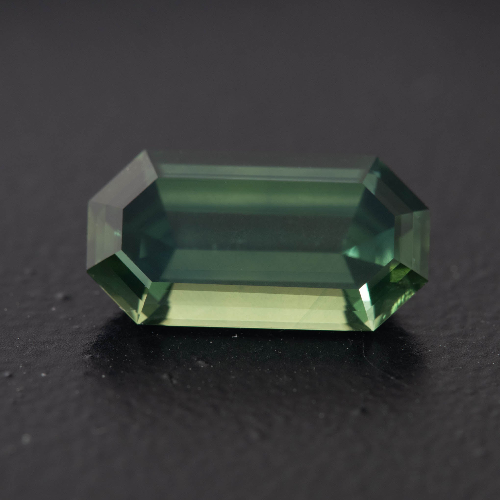 Green Emerald Sapphire 4.22ct  [S.G.E.2169]