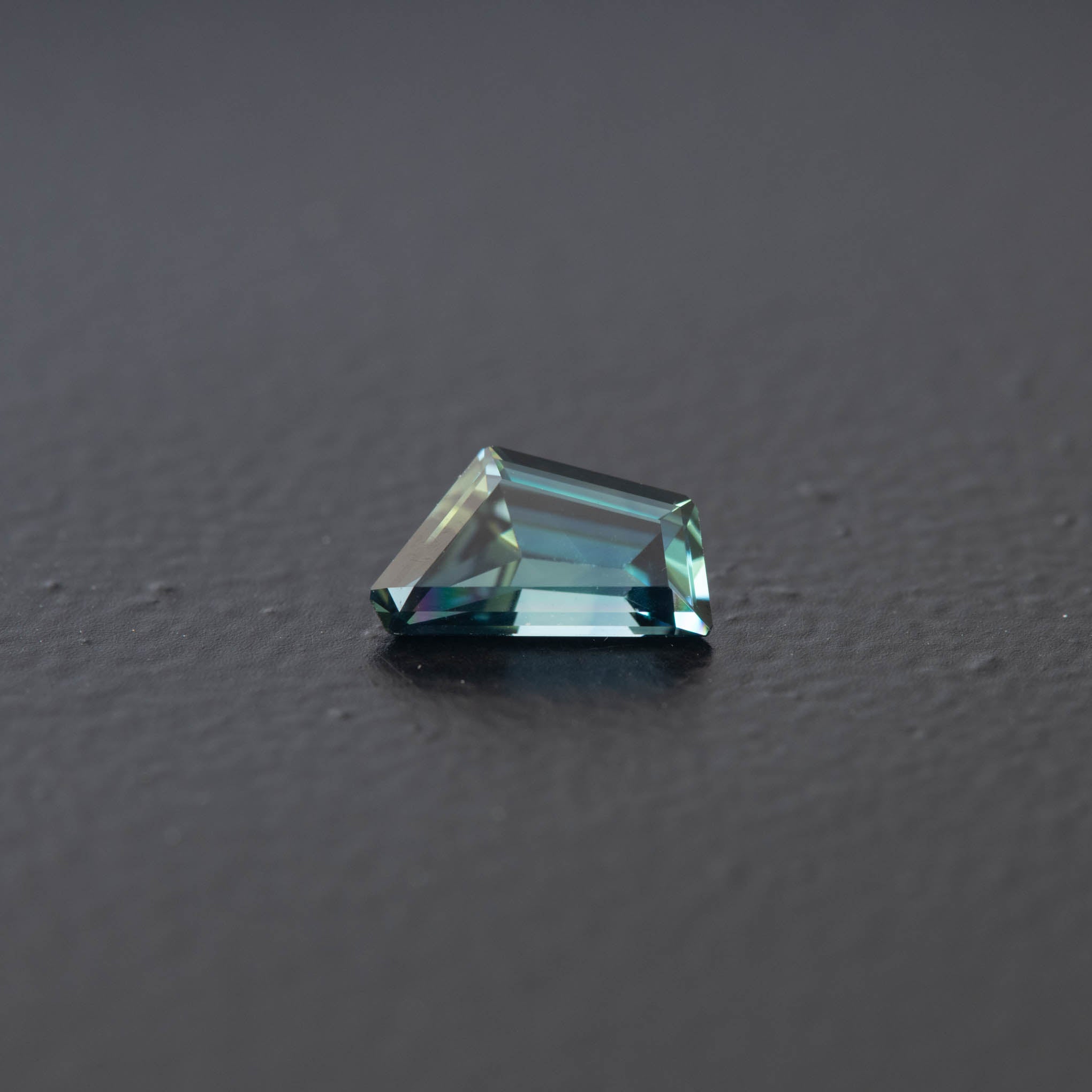 Teal Free Form Sapphire 0.57ct  [S.T.FF.2174]