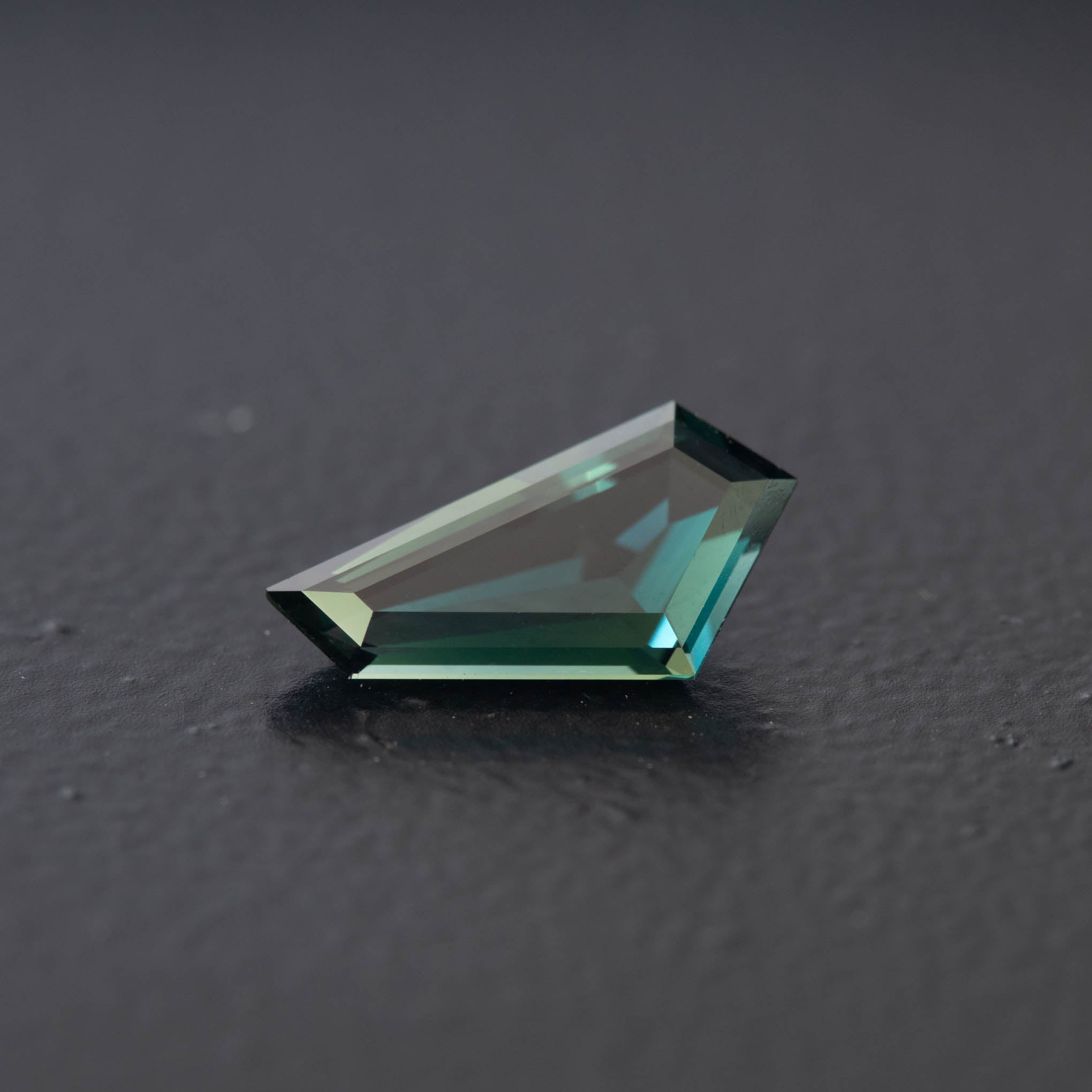 Teal Free Form Sapphire 1.13ct  [S.T.FF.2175]