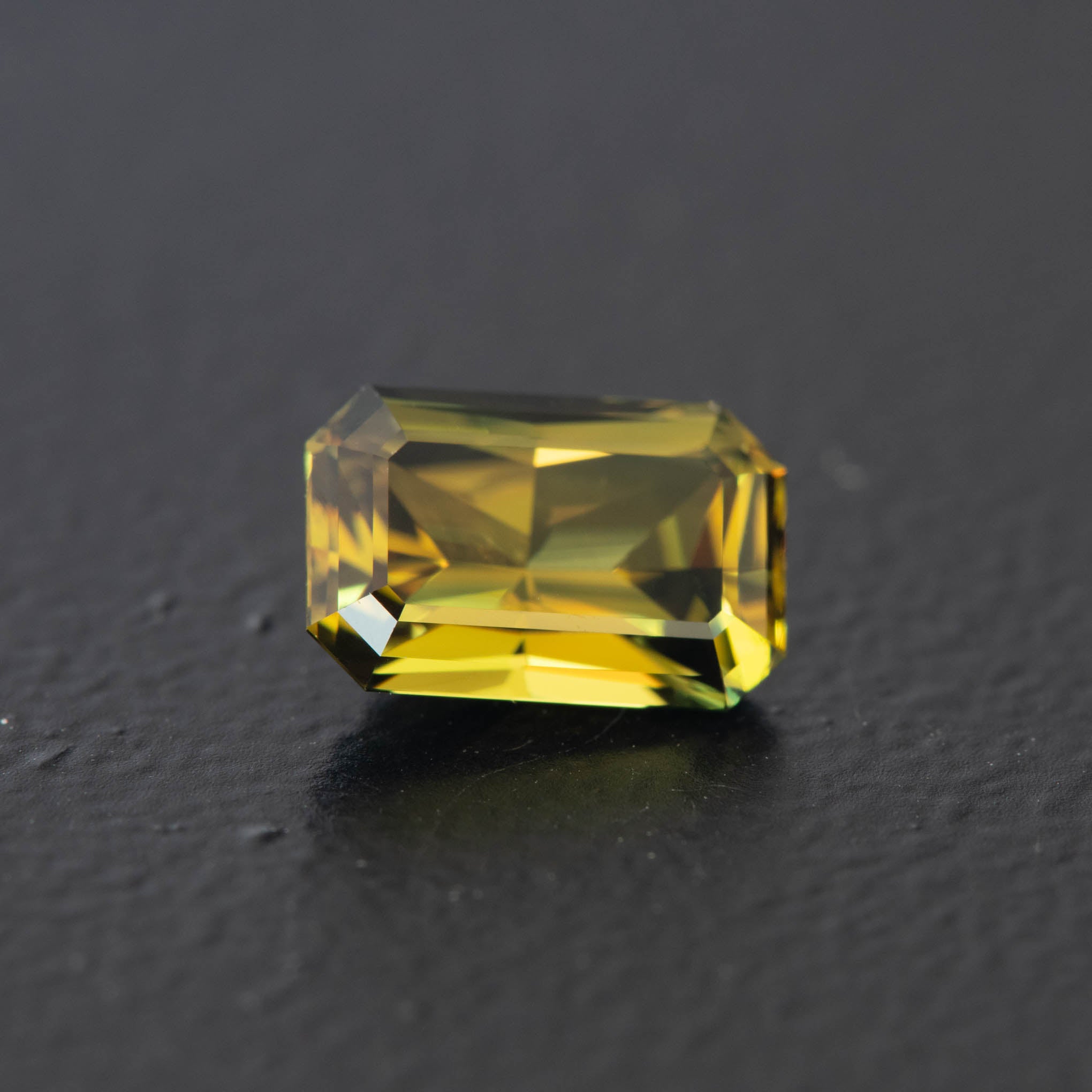 Parti Emerald Sapphire 1.8ct  [S.P.E.2184]