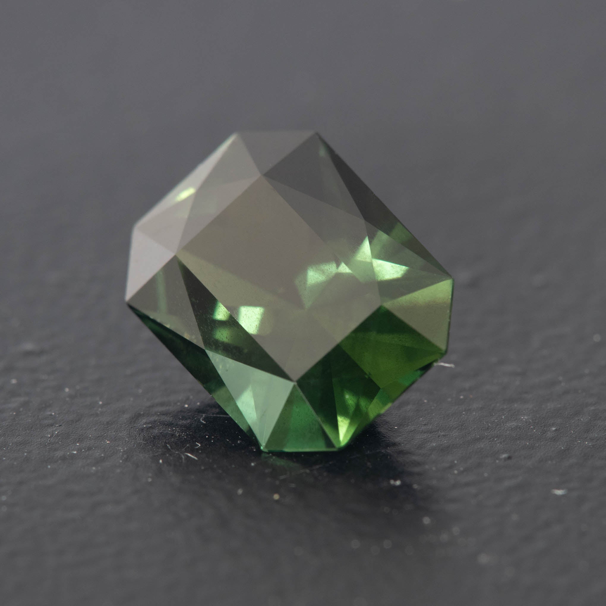 Green Radiant Sapphire 3.98ct  [S.G.RD.2192]