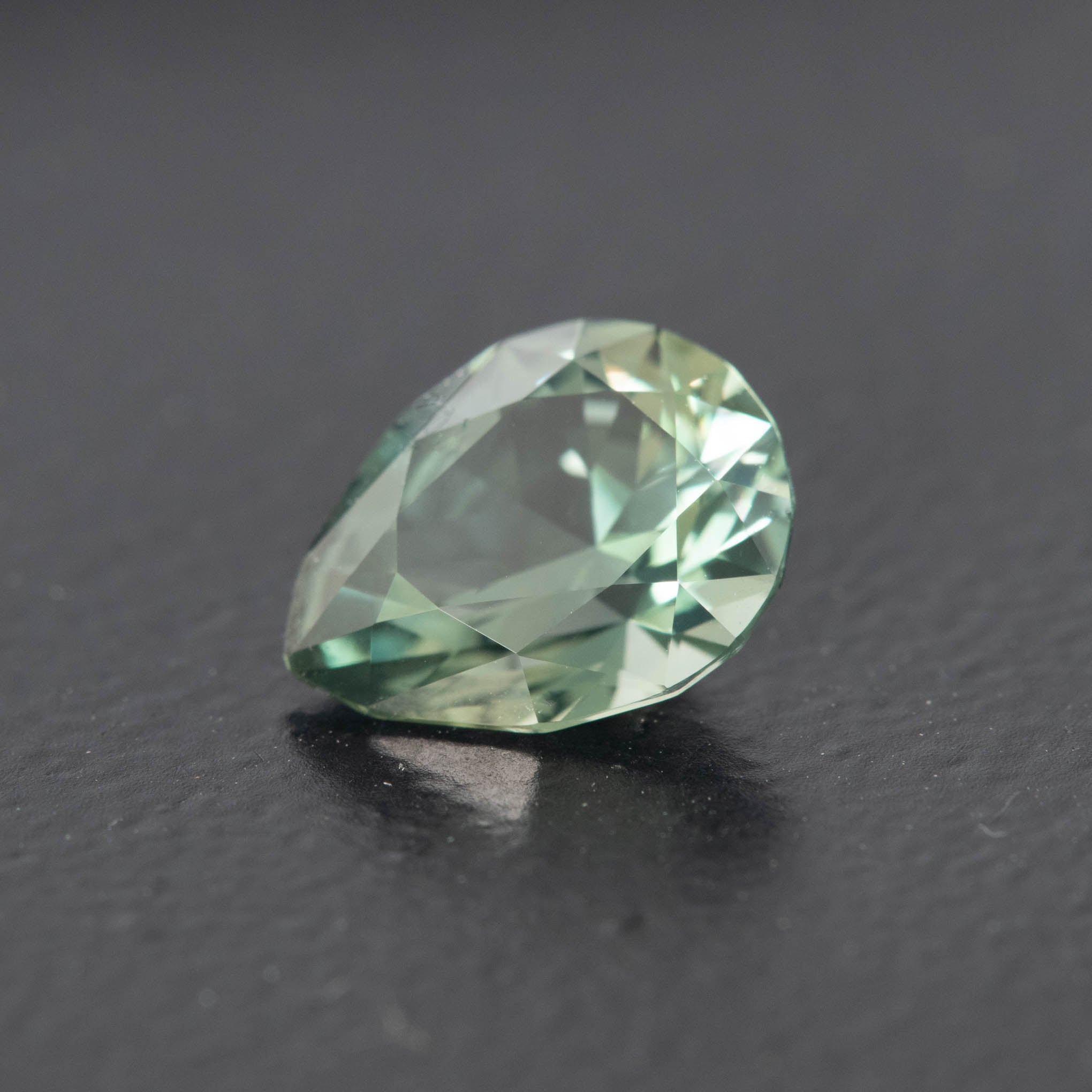 Green Pear Sapphire 1.98ct  [S.G.PE.2199]