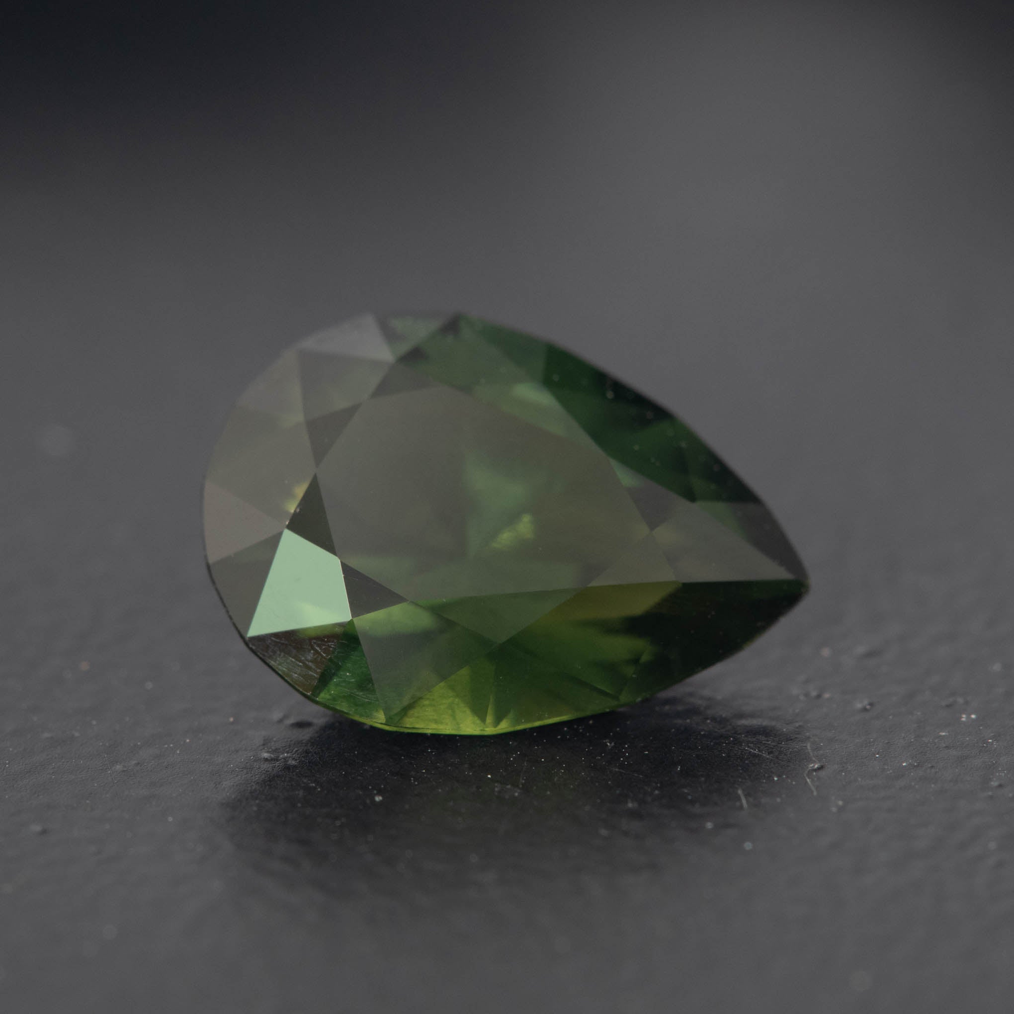 Green Pear Sapphire 5.26ct  [S.G.PE.2200]