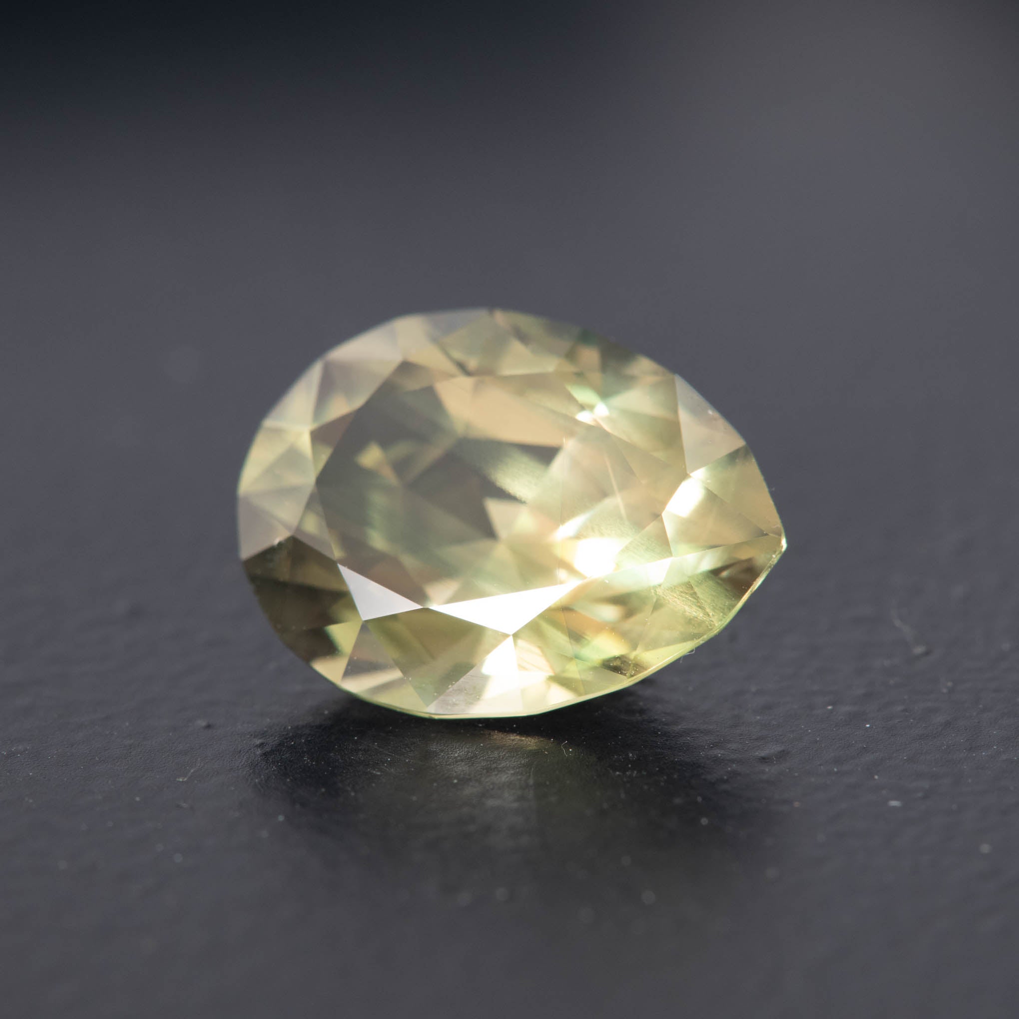 Parti Pear Sapphire 6.07ct  [S.P.PE.2201]