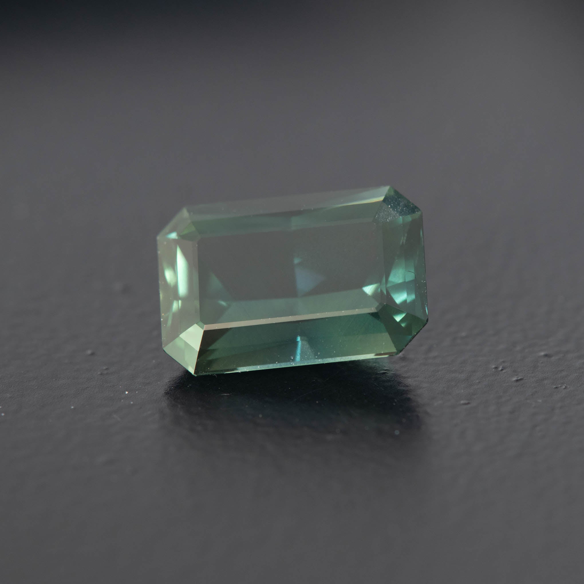 Green Radiant Sapphire 5.13ct  [S.G.RD.2202]