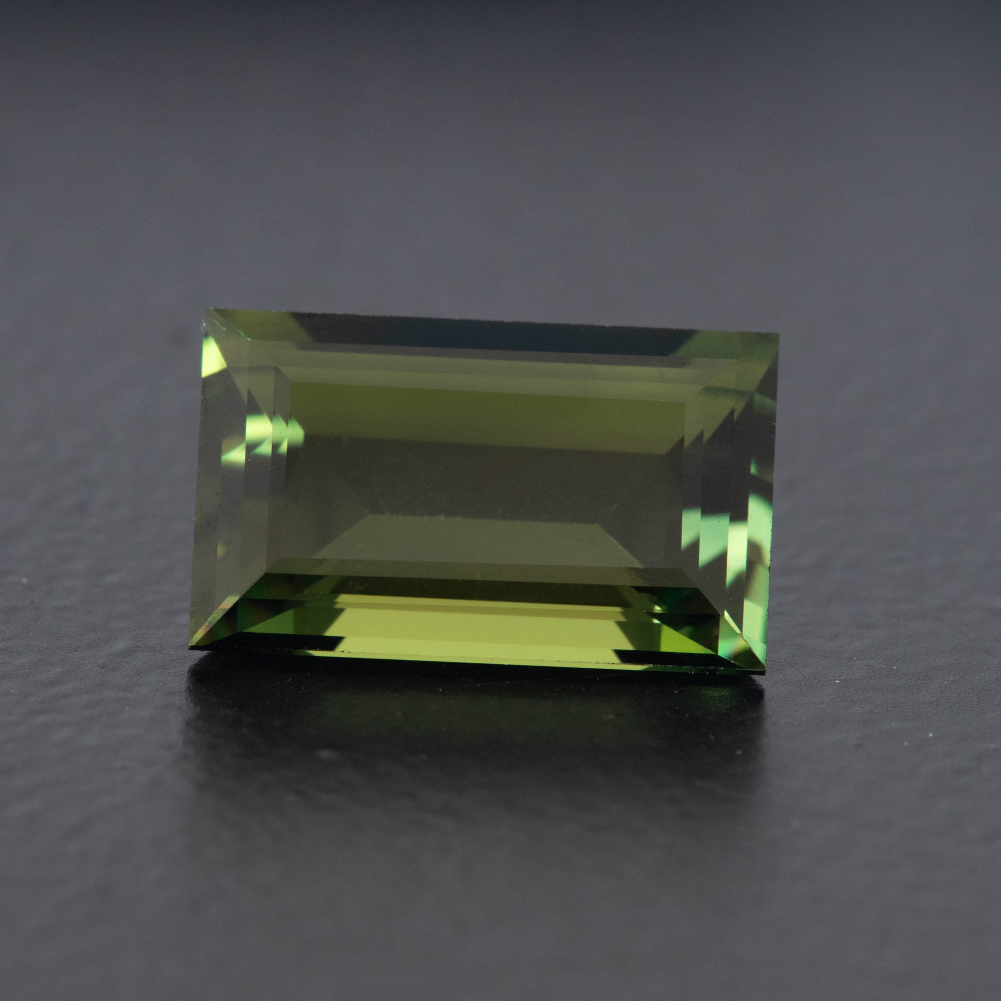 Green Baguette Sapphire 5.03ct  [S.G.BA.2224]